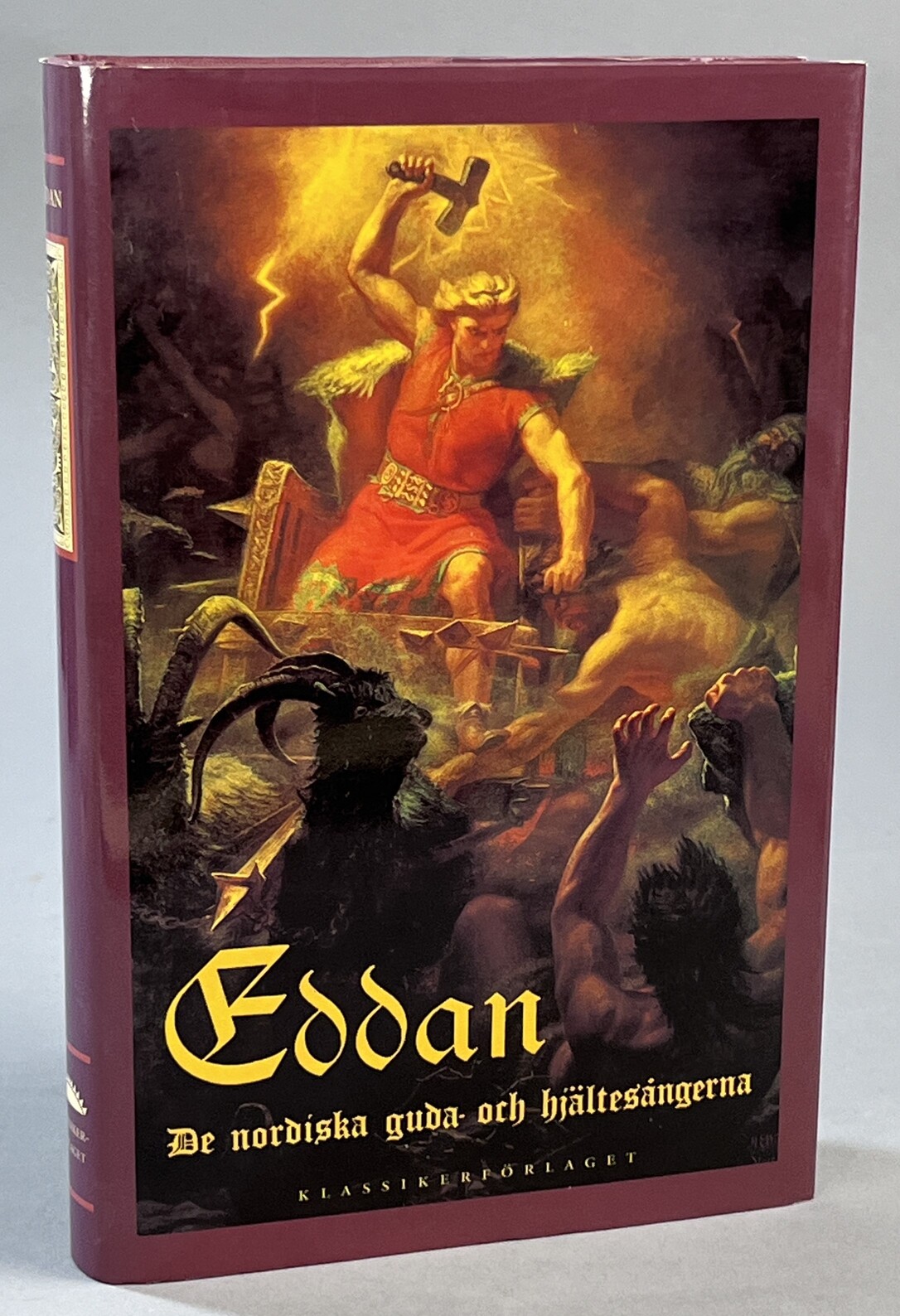 Eddan. De nordiska guda- och hjältesångerna. Oavkortad översättning från isländskan av Erik Brate. Med 115 illustrationer av Carl Larsson, Anders Zorn, Georg von Rosen, Jenny Nyström-Stoopendaal, Olof Sörling med flera. [Utg. av] Klassikerförlaget.