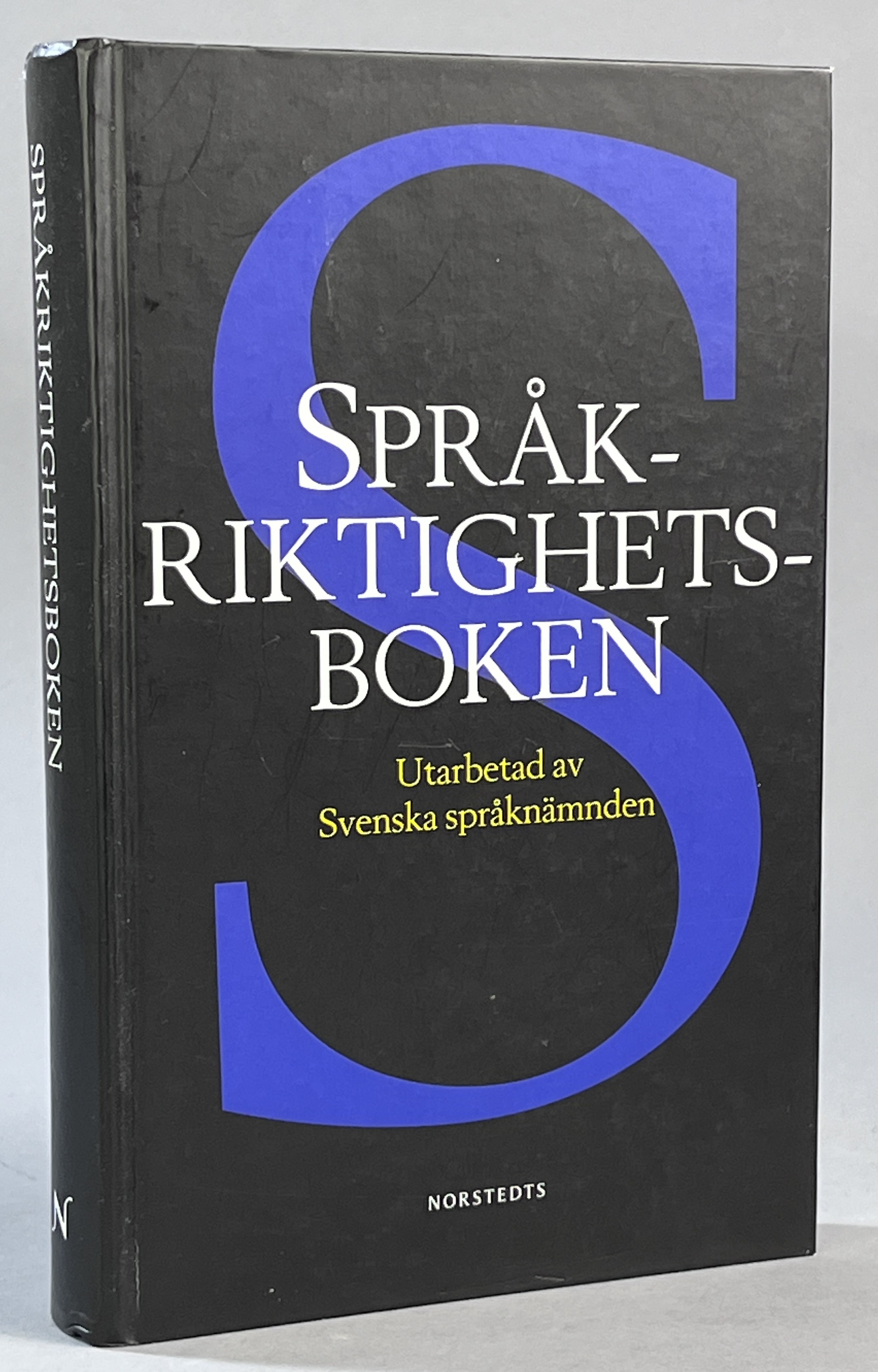 Språkriktighetsboken. Utarbetad av Svenska språknämnden. [Utg. av] Norstedts.