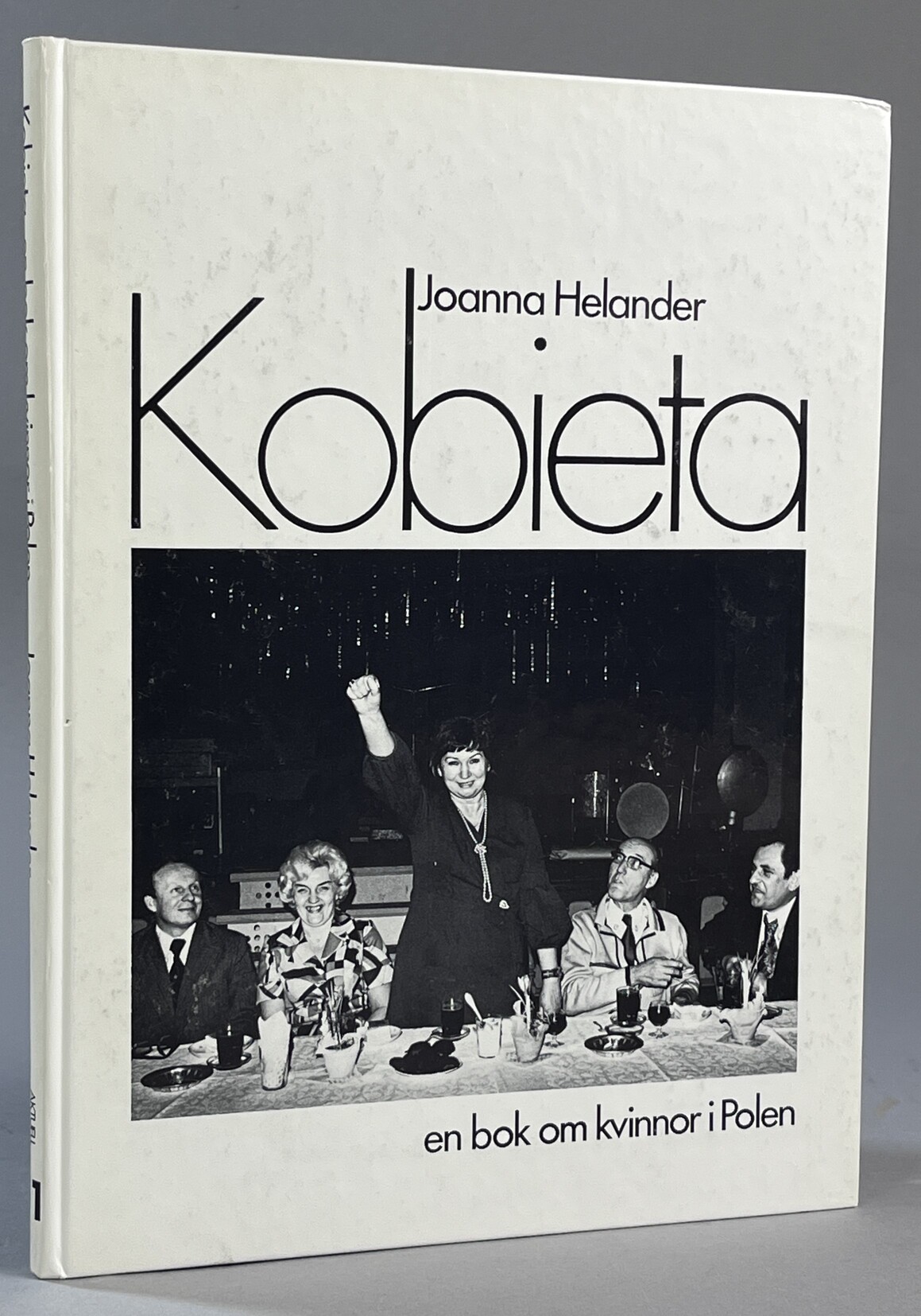 Kobieta. En bok om kvinnor i Polen. [Utg. av] Fyra Förläggare.