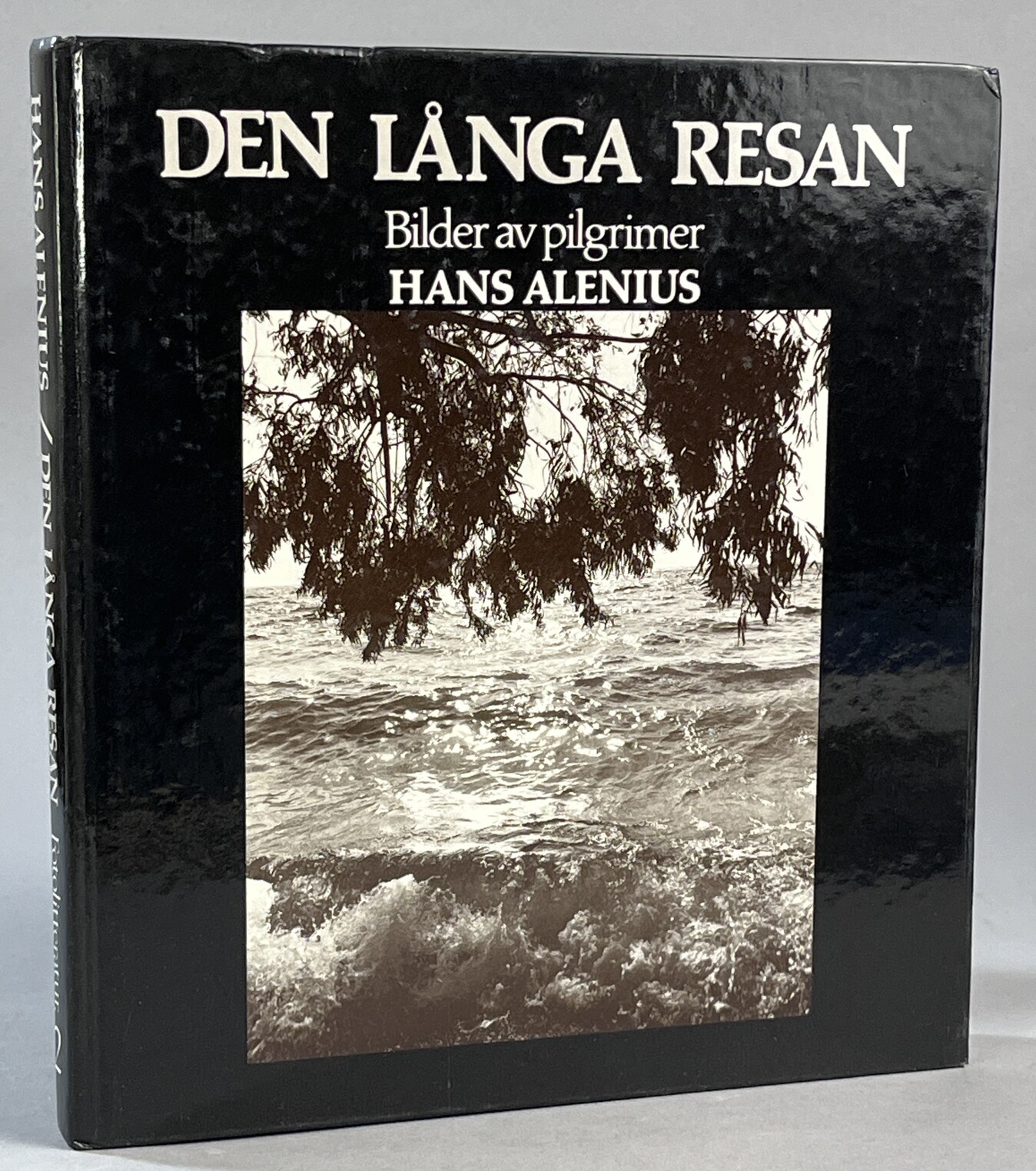 Den långa resan. Bilder av pilgrimer. [Utg. av] Fyra Förläggare AB.