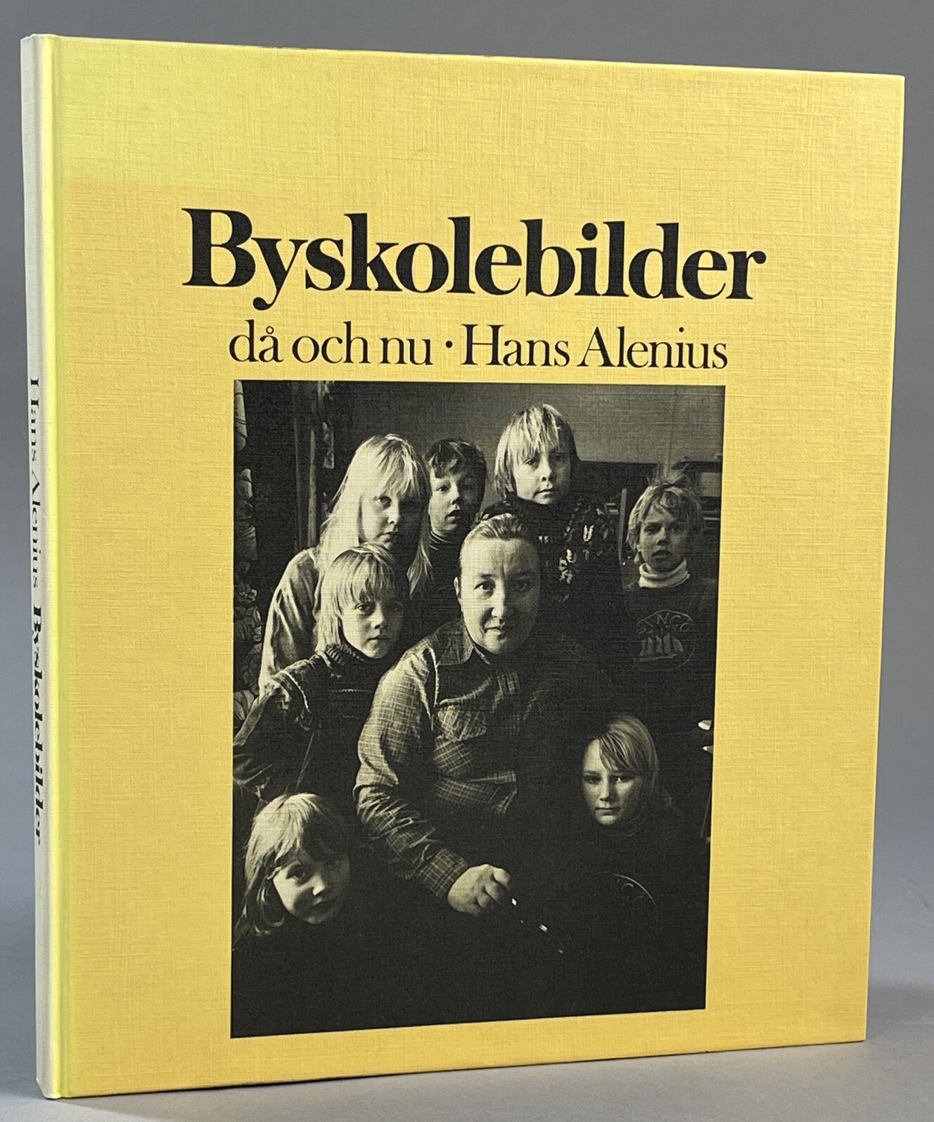 Byskolebilder då och nu. [Utg. av] LiberFörlag.