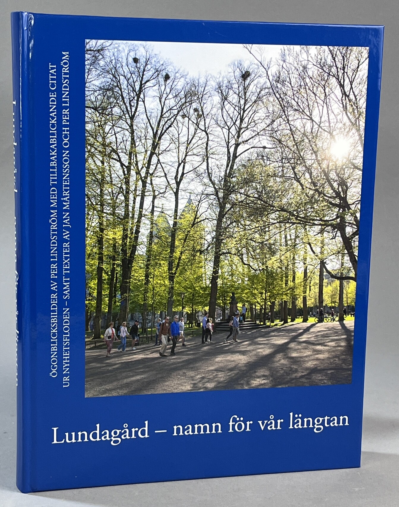 Lundagård – namn för vår längtan. Fotografiska avtryck från 2024 och texter av Per Lindström. Dessutom fem texter av Jan Mårtensson publicerade i den första utgåvan av Lundagård - namn för vår längtan (1989) samt några klassiska citat och några ur 2024 års nyhetsflod. [Ögonblicksbilder av Per Lindström med tillbakablickande citat ur nyhetsfloden - samt texter av Jan Mårtensson och Per Lindström]. [Utg. av] Bild & Media AB.