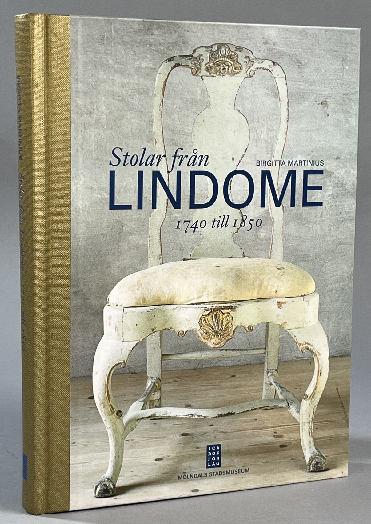 Stolar från Lindome 1740 till 1850. Foto: Sofia Änghede. [Utg. av] Mölndals stadsmuseum.