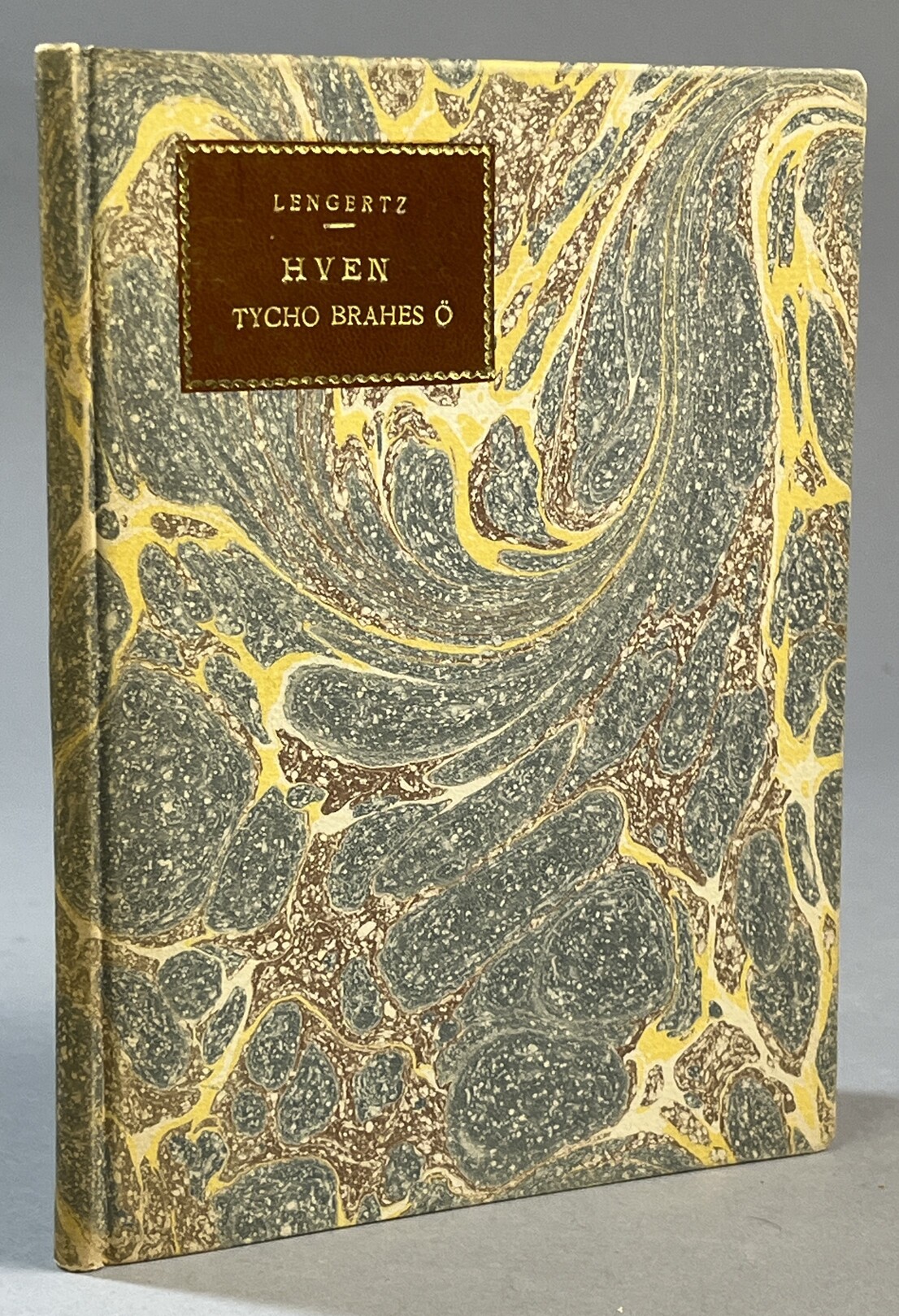 Hven. Tycho Brahes ö. [Några historiska bilder]. Med 25 illustrationer. [Utg. av] Skåneförlaget Lengertz.