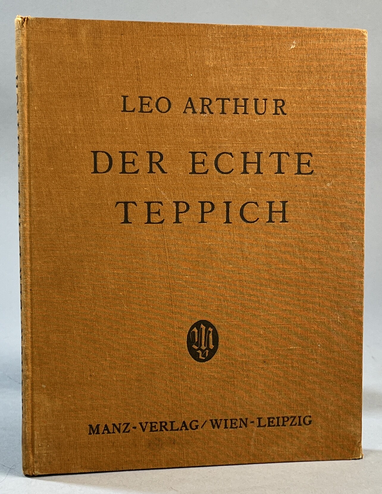 Der echte Teppich. Praktische Anleitung zur Heimerzeugung von Teppichen und allen Knüpf- und Webetechniken. Mit 355 Abbildungen und einer Farbtafel.