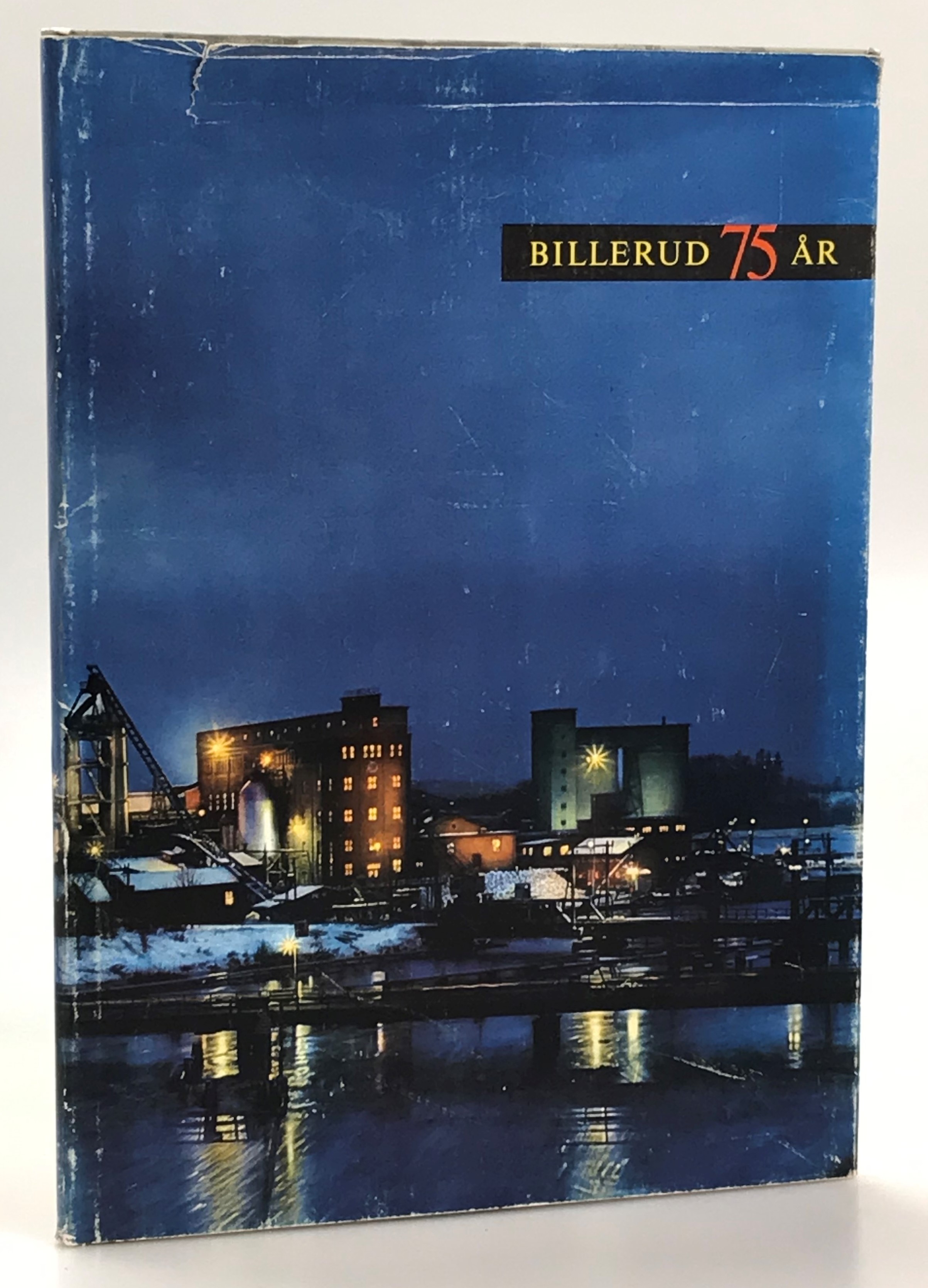 En bok om Billerud. Foto: Gustav Hansson, Lennart Olson, Sune Sundahl och John-Erik Andersson. [Omslagstitel: Billerud 75 år].