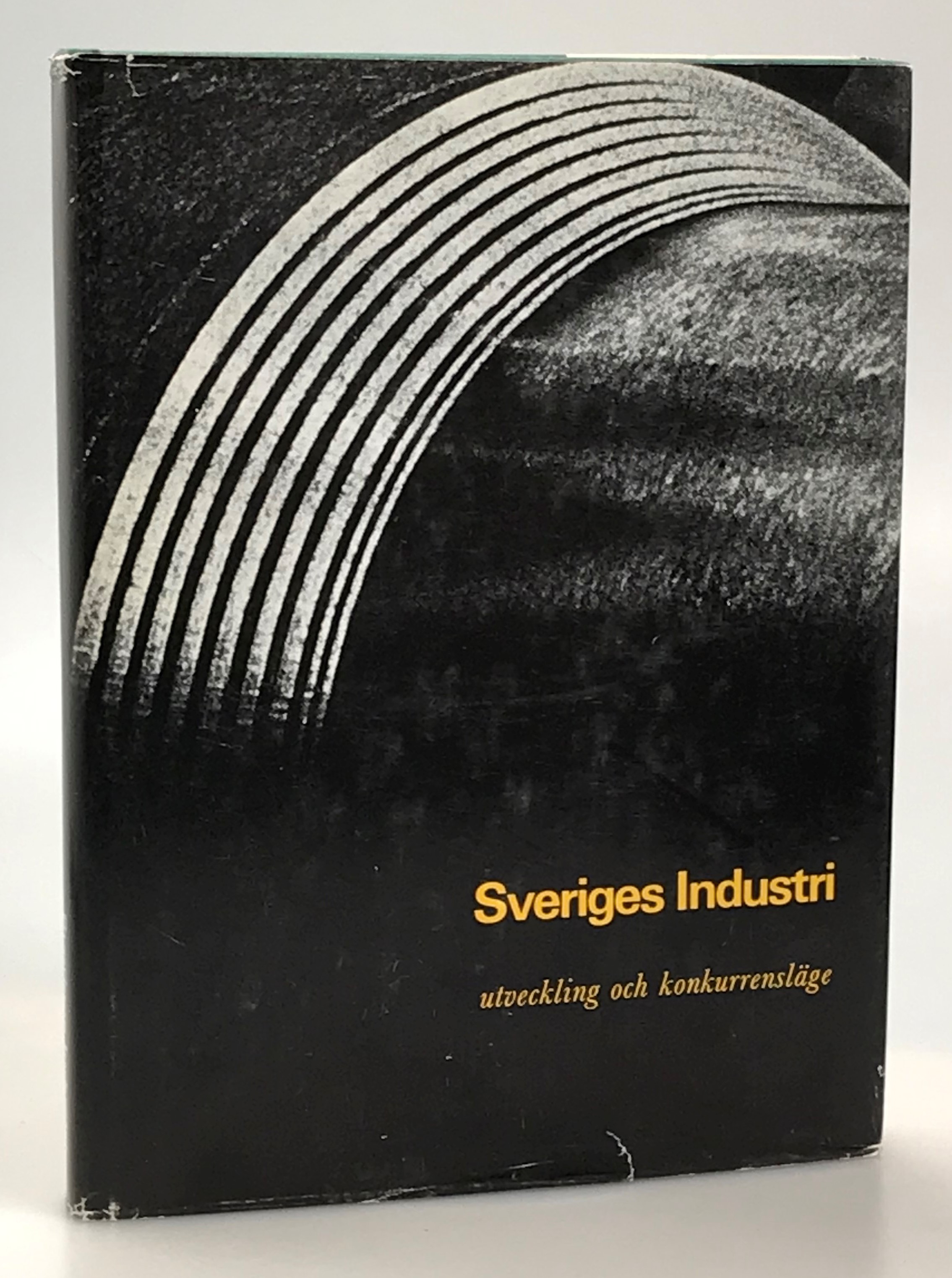 Sveriges Industri [utveckling och konkurrensläge]. Utgiven av Sveriges Industriförbund. [Redaktionsråd: Göran Albinsson, Gunnar Arpi, Lars Kritz, Ingeborg Sjögren].