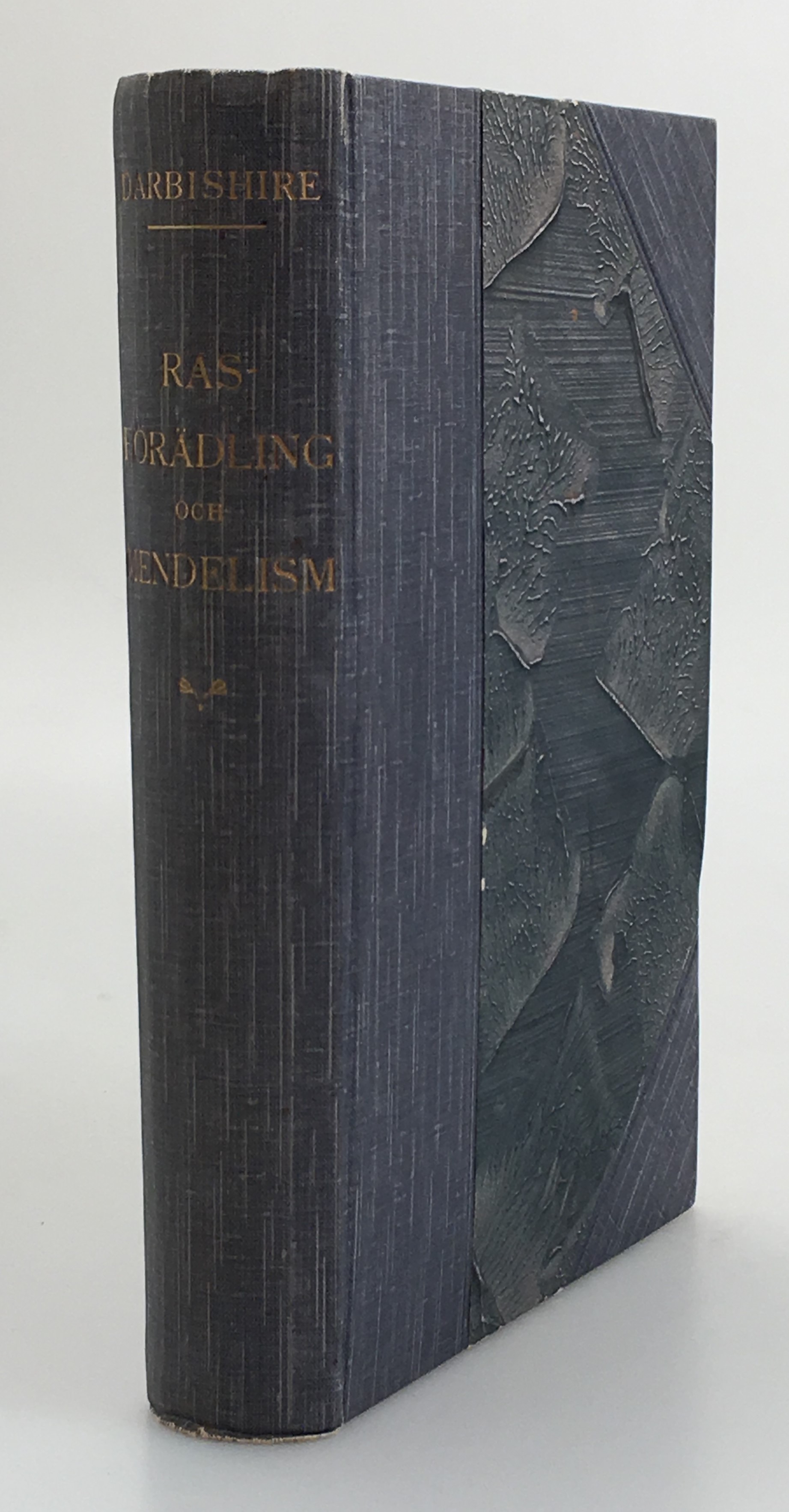 Rasförädling och Mendelism. Bemyndigad översättning av O. Rosenberg. Med 34 illustrationer och 3 färgtavlor. [Utg. av] Aktiebolaget Ljus.
