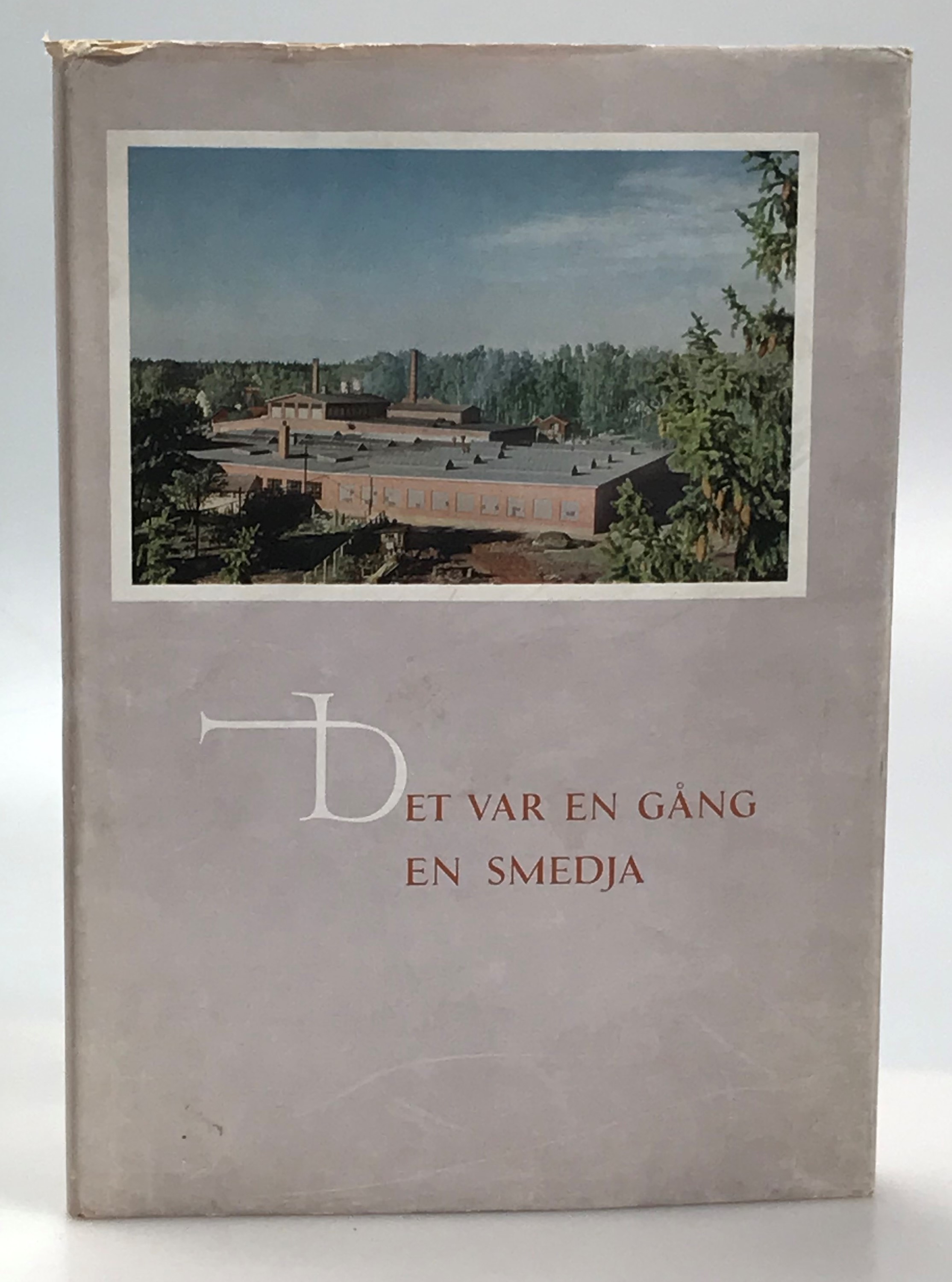 Det var en gång en smedja. Minnesskrift utgiven med anledning av AB Färe Armaturfabriks trettioårsjubileum.