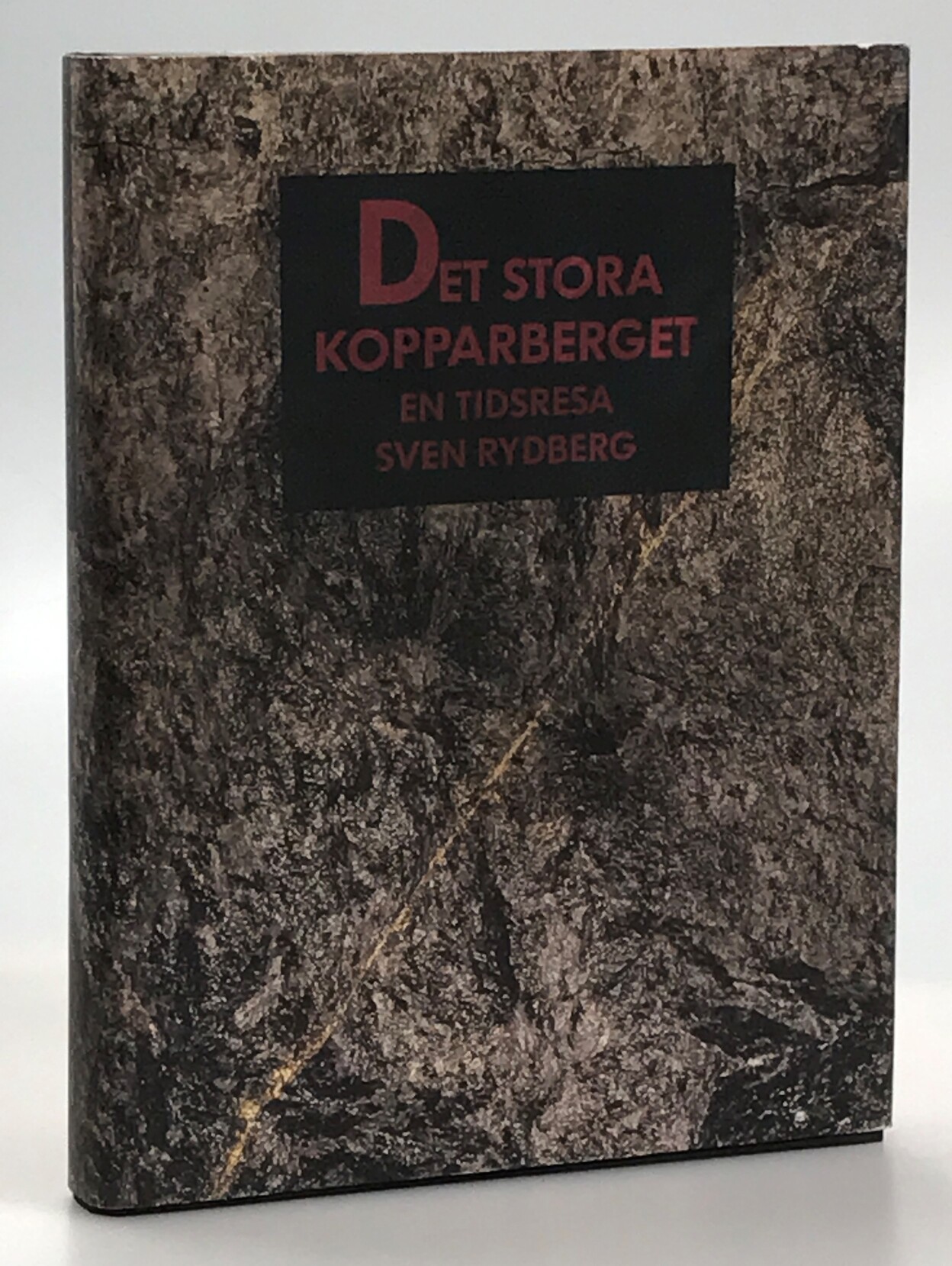 Det stora kopparberget. En tidsresa. Illustrationer av Fibben Hald. Utgiven av Stora Kopparbergs Bergslags AB i samarbete med Gidlunds Bokförlag.