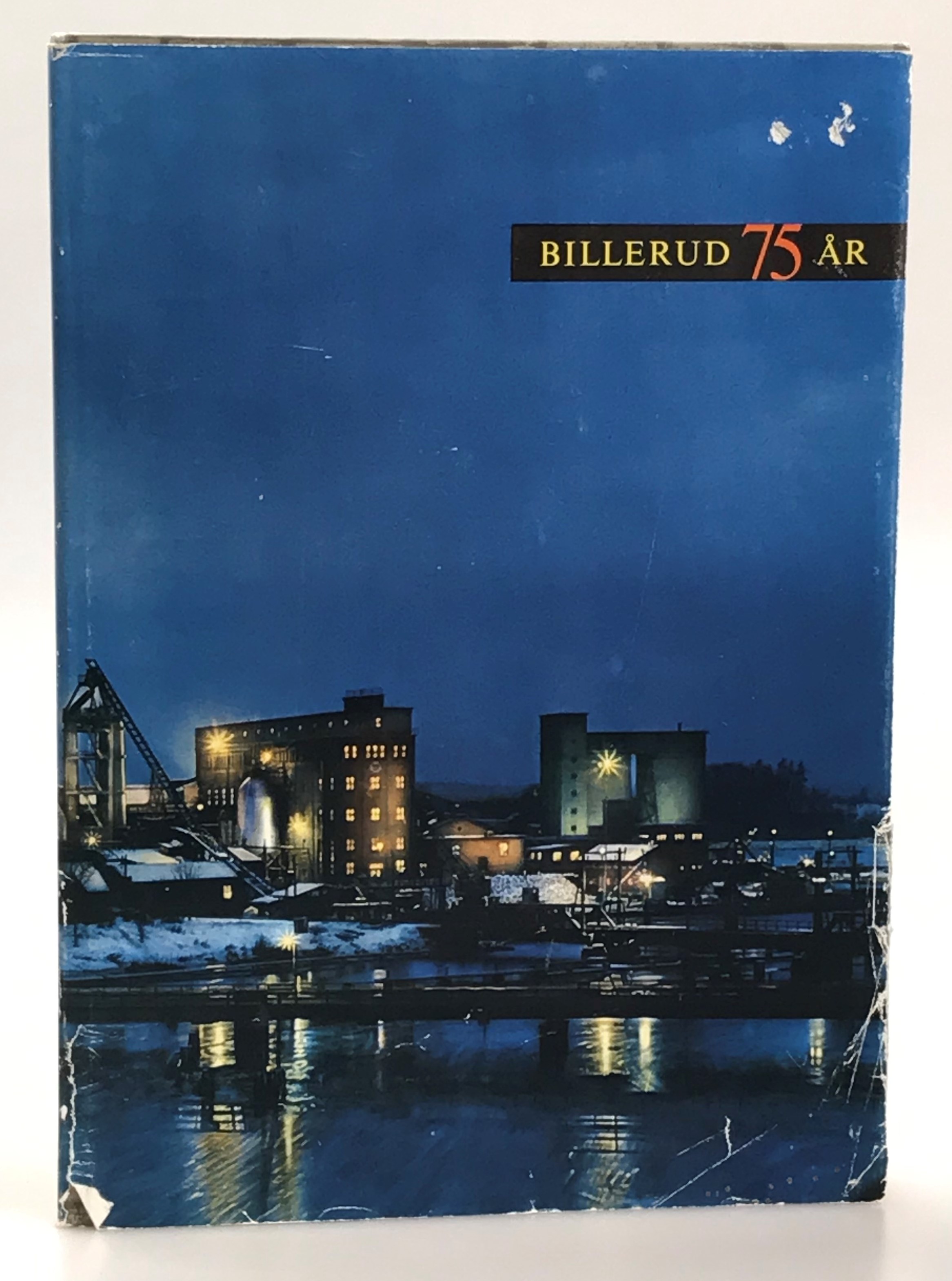 En bok om Billerud. Foto: Gustav Hansson, Lennart Olson, Sune Sundahl och John-Erik Andersson. [Omslagstitel: Billerud 75 år].