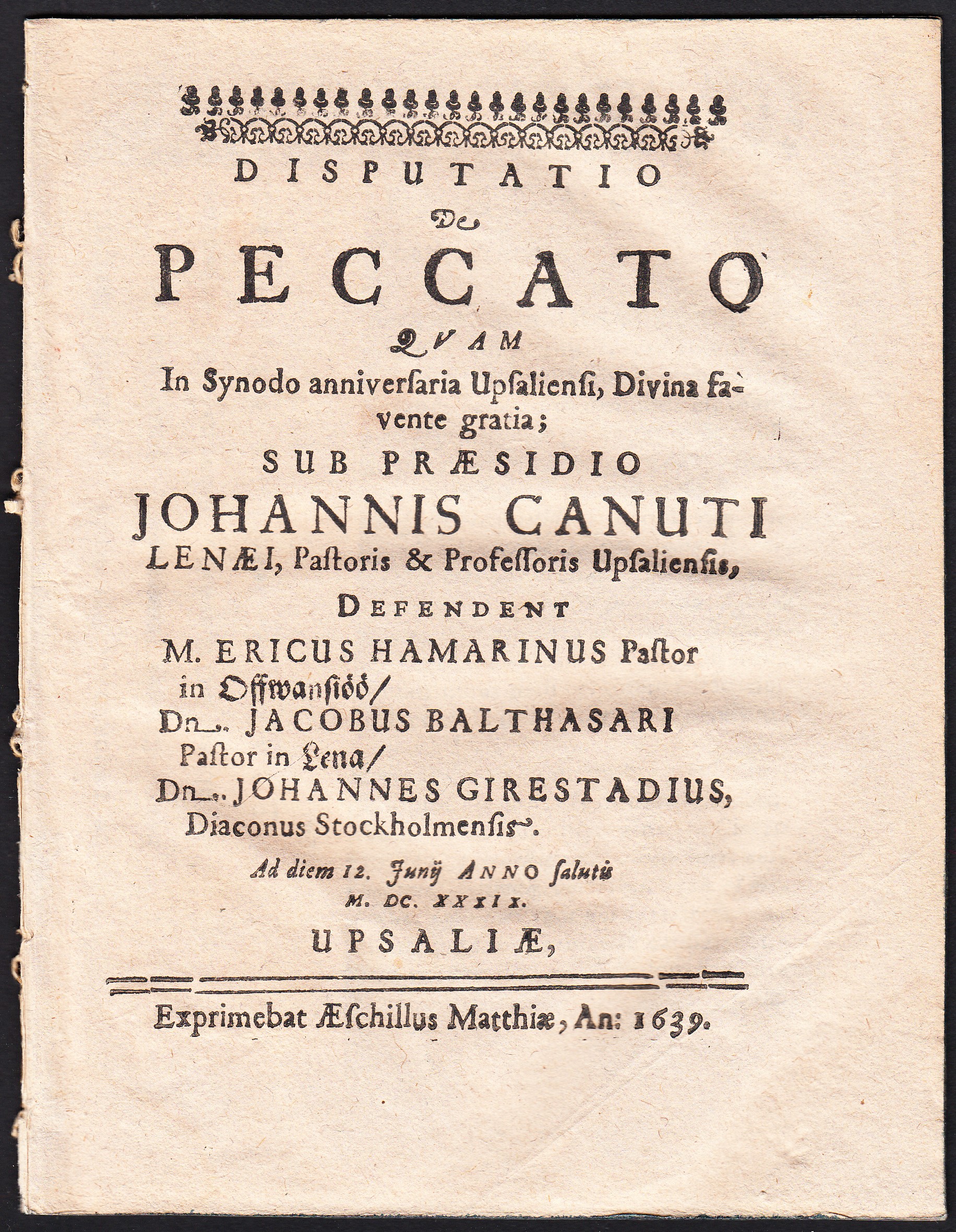 De peccato qvam in synodo anniversaria Upsaliensi, divina favente gratia; ... Defendent: Ericus Hammarinus, pastor in Offwansiöö, Jacobus Balthasari, pastor in Lena, Johannes Girestadius, diaconus Stockholmensis. Ad diem 12 Junij. Anno salutis M.DC.XXXIX.