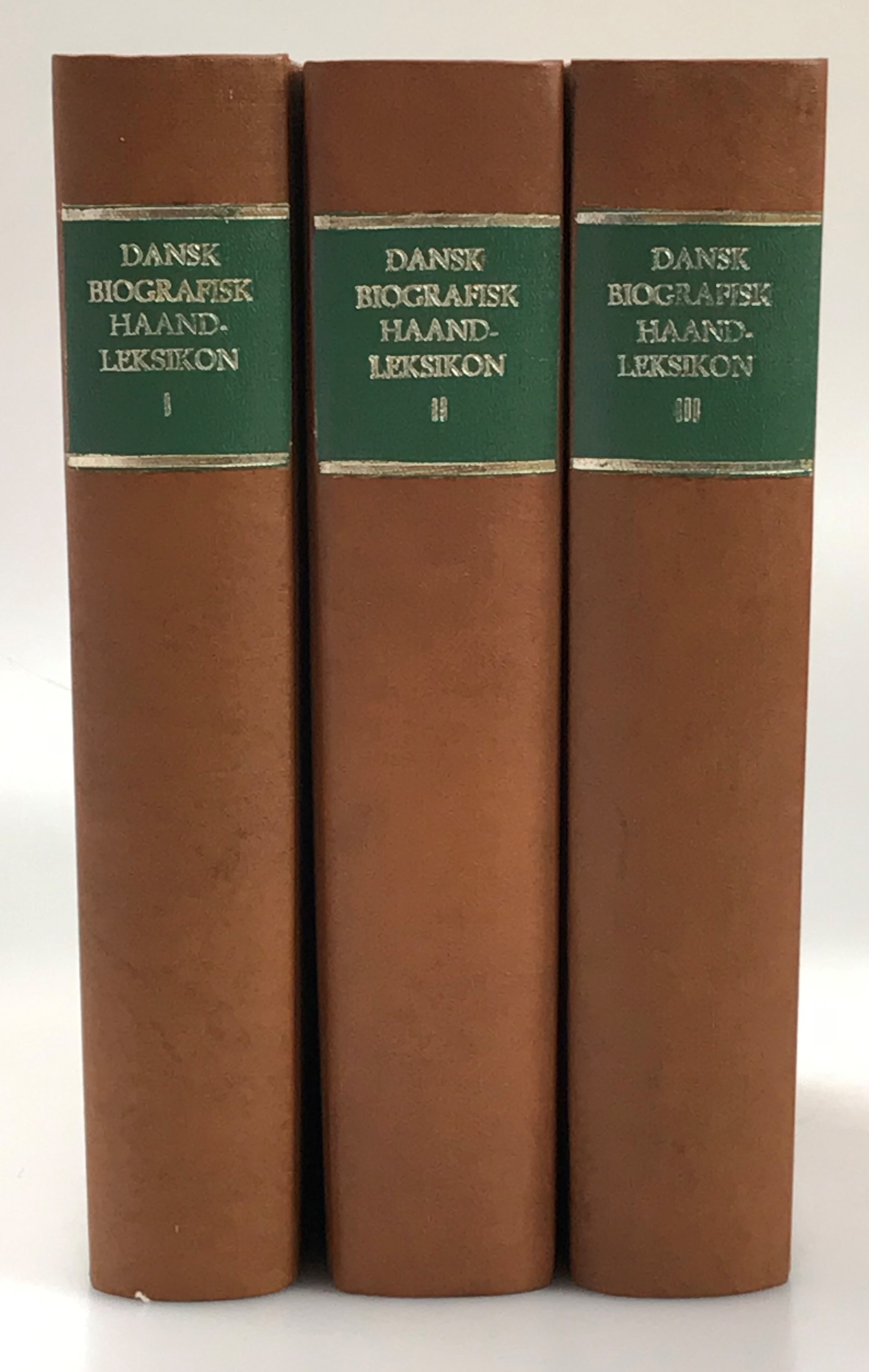 Dansk biografisk haandleksikon. Første bind. Aaberg - Søren Hansen. [... Andet bind. Th. Hansen - Nordby; ... Tredie bind. Norden - Østrup].