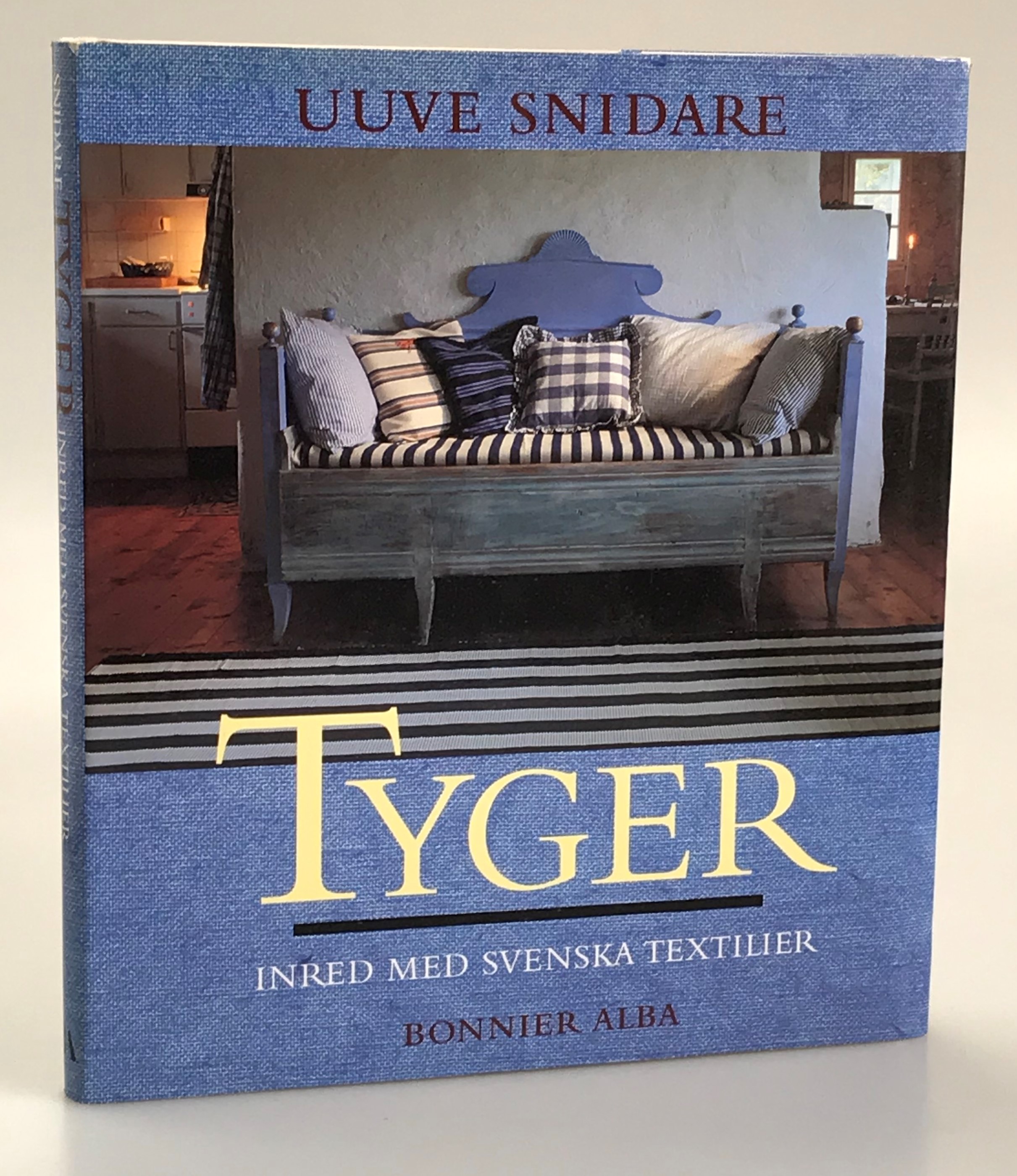 Tyger. Inred med svenska textilier. Fotografier av Nisse Peterson.
