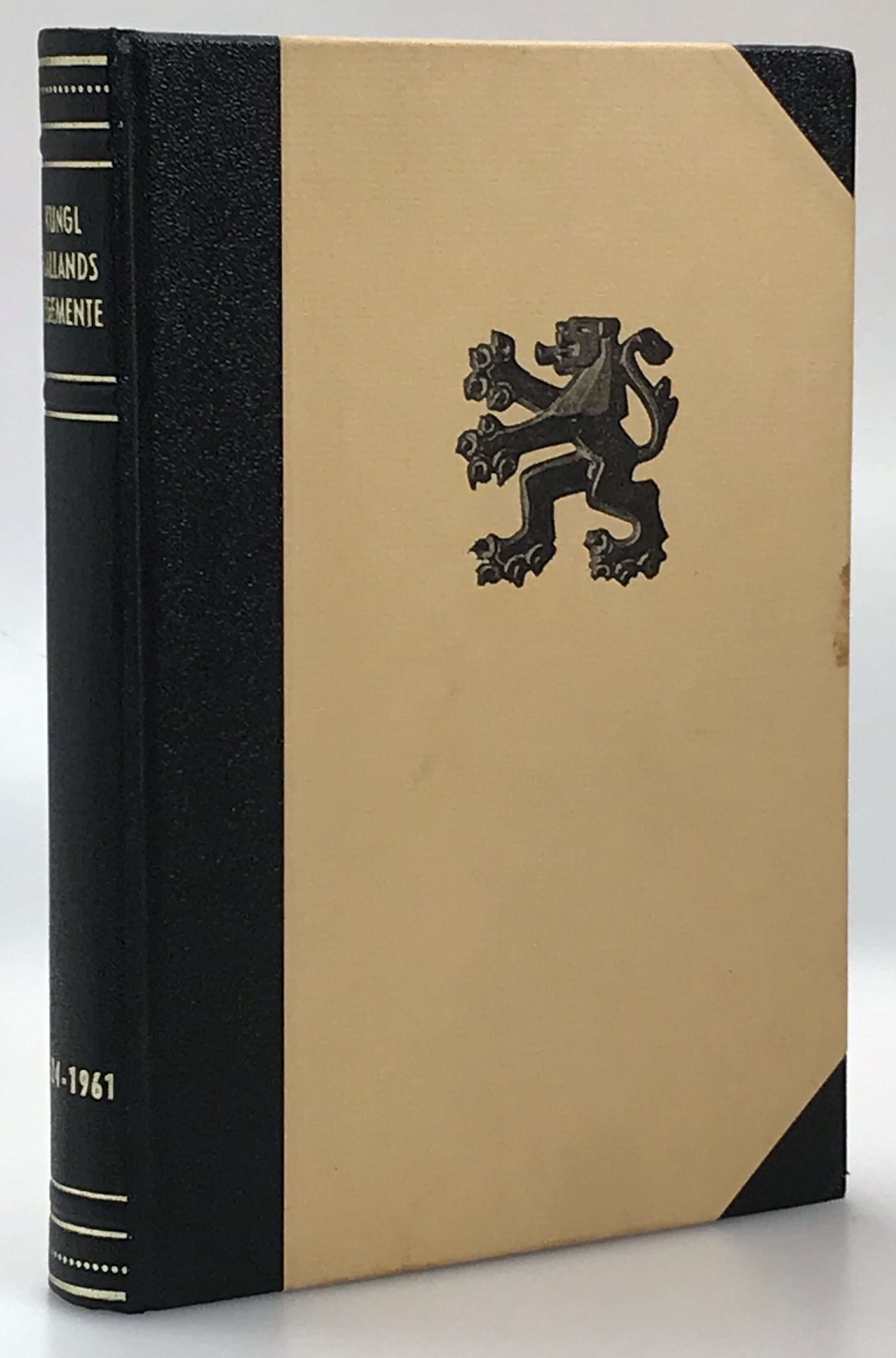 Kungl. Västgötadals regemente och Kungl. Hallands regemente 1624-1961. Regementets historia med glimtar ur dess liv i fred och krig, i helg och söcken. Skriven av Christer Lilliehöök, Gustaf Berggren, Eric Hägge.