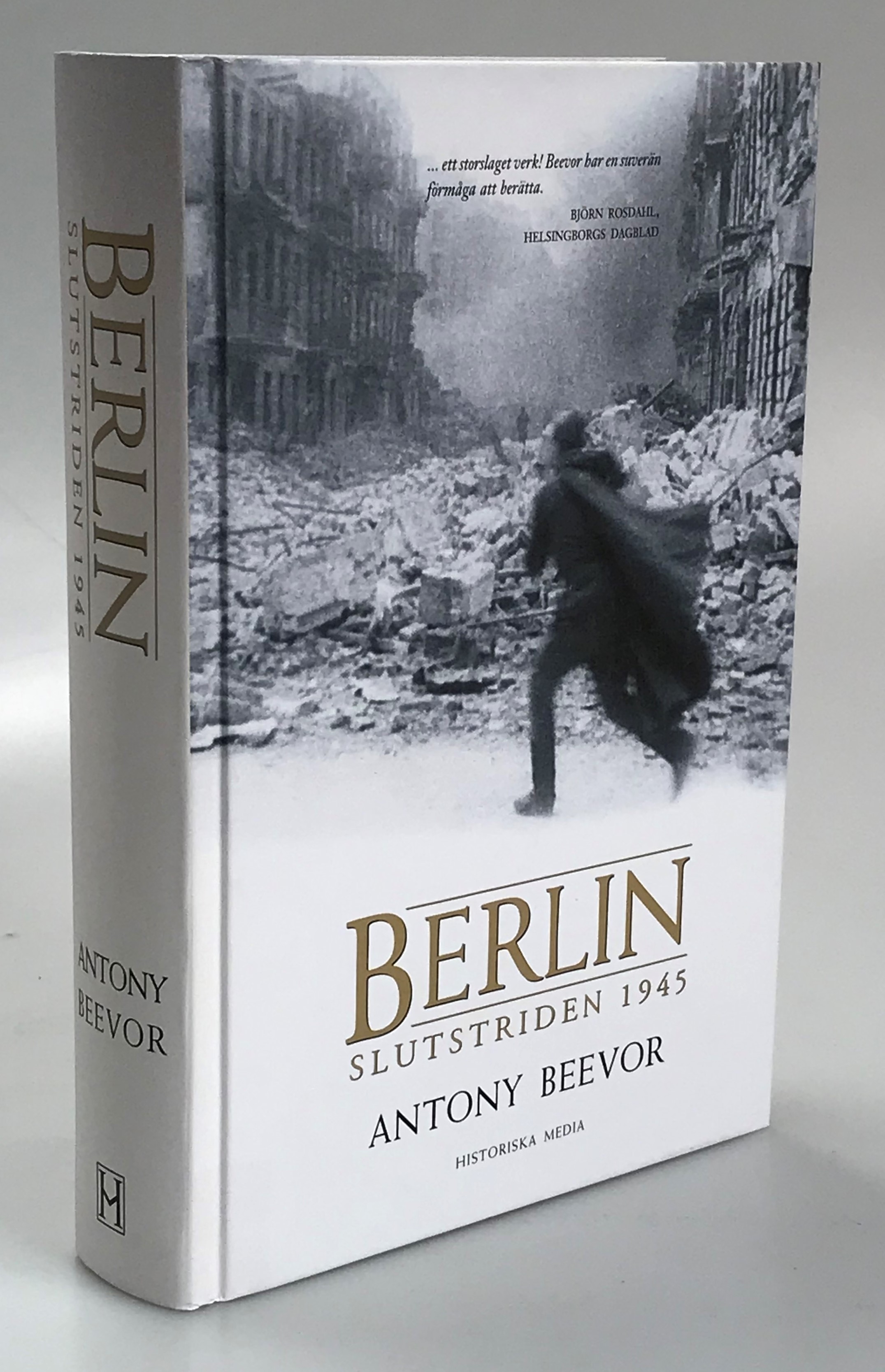 Berlin. Slutstriden 1945. Översättning: Ulf Gyllenhak. [Utg. av] Historiska Media.