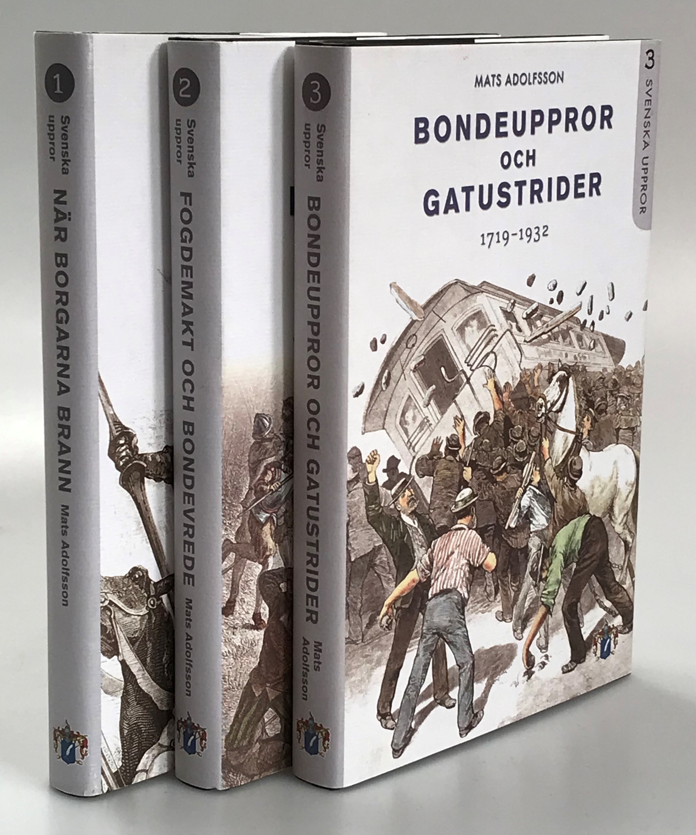 Svenska uppror. 1. När borgarna brann. Forntiden-1499. [... 2. Fogdemakt och bondevrede. 1500-1718; ... 3. Bondeuppror och gatustrider. 1719-1932]. [Utg. av] Svenskt Militärhistorisk Bibliotek [&] Natur och Kultur.