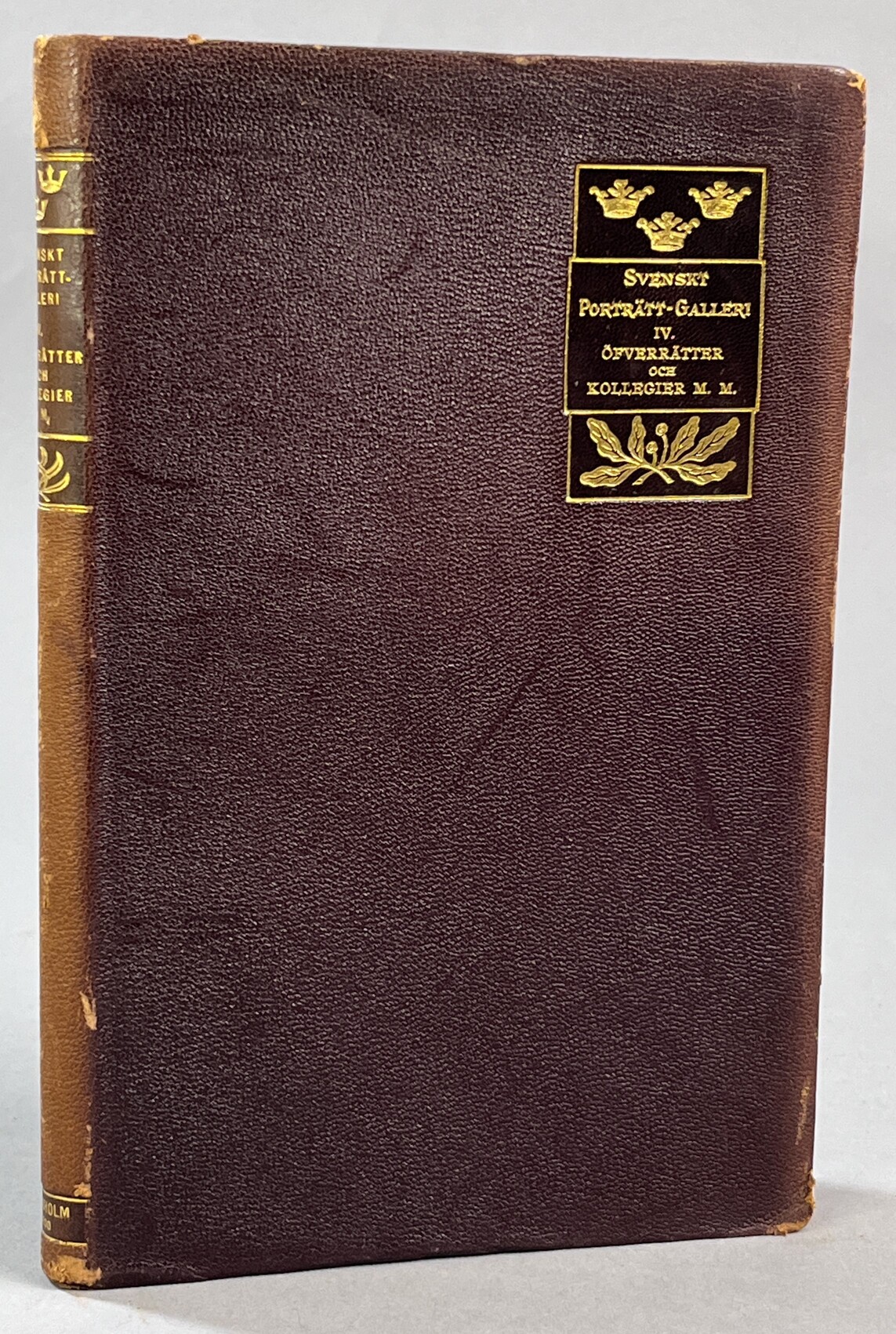 Svenskt porträttgalleri. IV. Öfverrätter och kollegier samt öfriga centrala ämbetsverk. [Med biografiska uppgifter av Torsten Uggla].