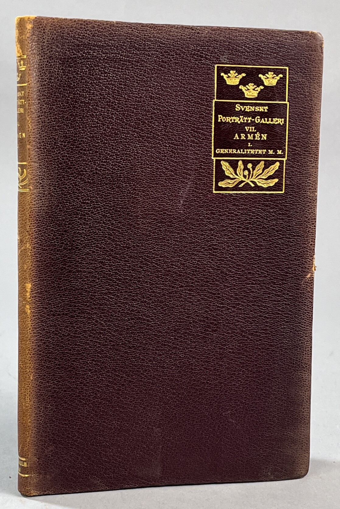 Svenskt porträttgalleri. VII. Armén. 1. [Generalitetet. De kungliga personernas staber, Generalstaben och fortifikationen. Med biografiska uppgifter av Otto Bergström].