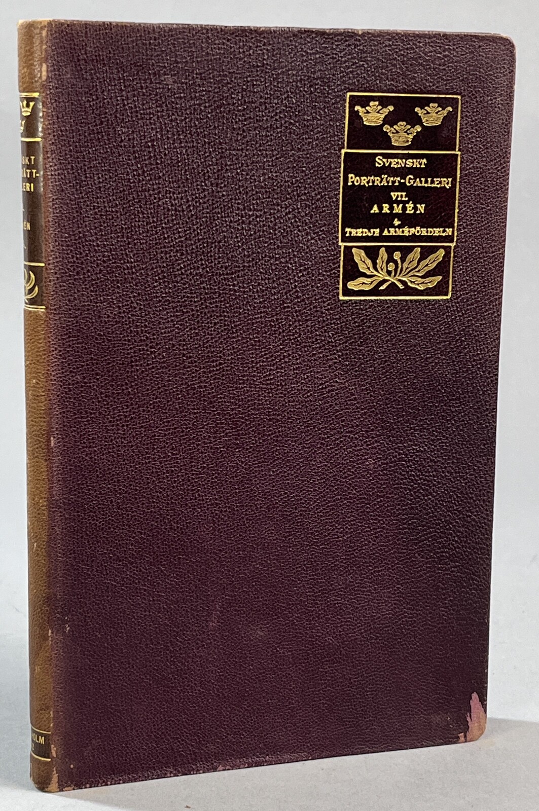 Svenskt porträttgalleri. VII. Armén. 4. [Tredje arméfördelningen samt Kungl. Vermlands regemente. Med biografiska uppgifter av Otto Bergström].