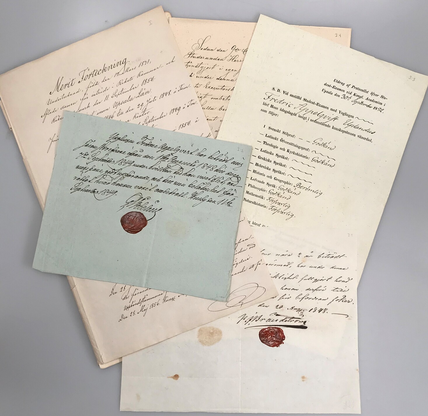 Samling handskrifter med Meritförteckning, Betyg, Intyg, Sigill m.m. för Fredrik Appelquist, född 1831, student i Uppsala 1852. 1859 utnämnd till häradsskrivare.
