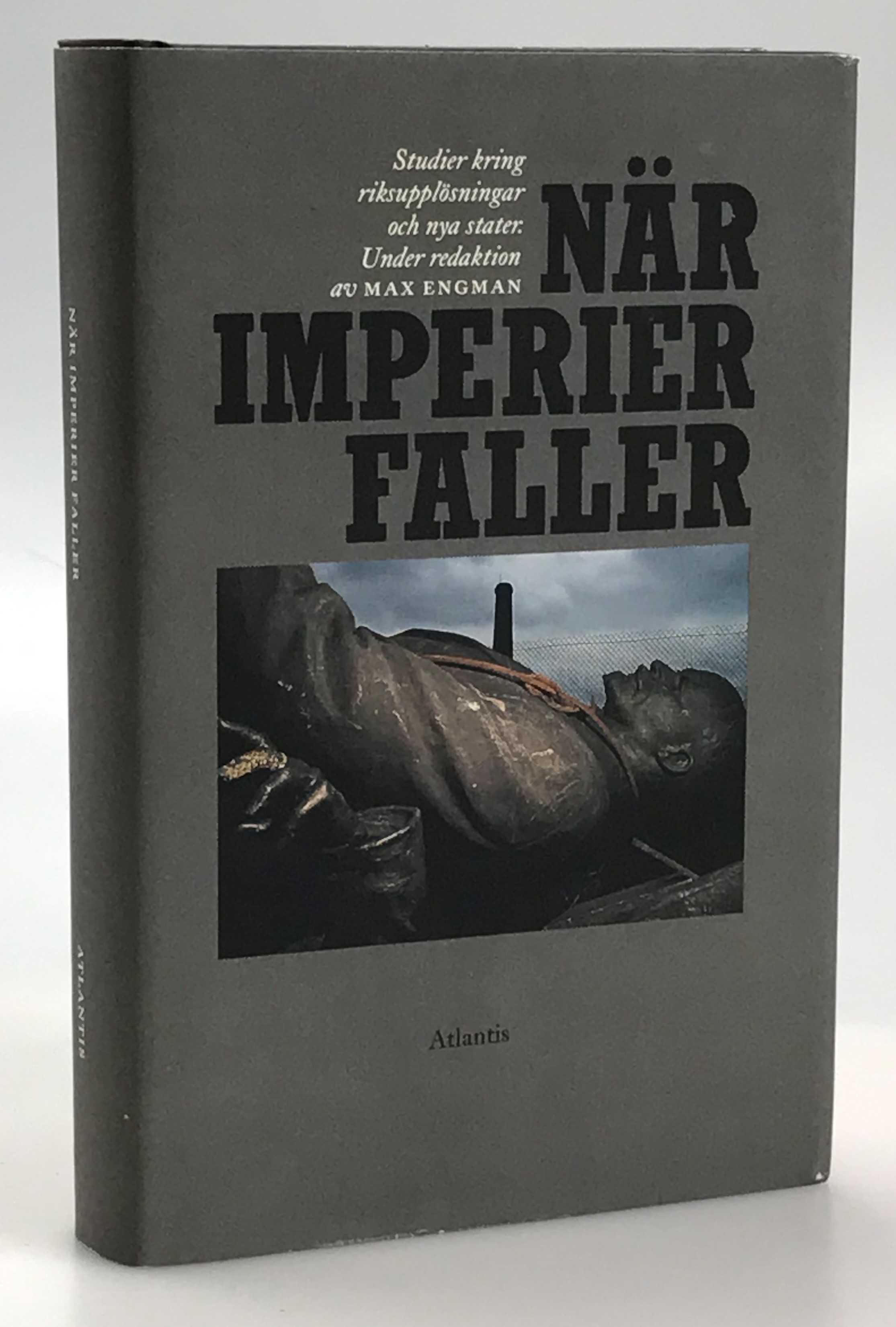 När imperier faller. Studier kring riksupplösningar och nya stater. [Utg. av] Atlantis.