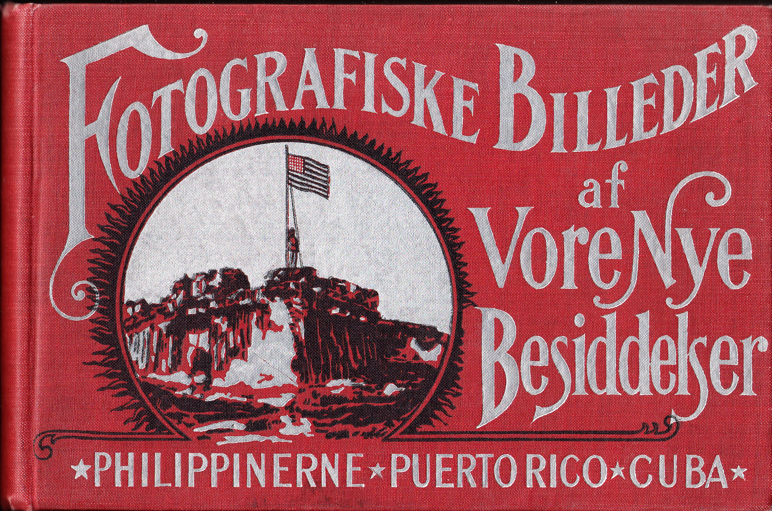 Fotografiske billeder af vore nye besiddelser indeholdende smukke, helsides half-tone billeder fra Filippinerne, Puerto Rico, Cuba, tilligemed scener fra vore soldaters og sømoænds ophold i leiren i sydstaterne forud for deres afreise til Vestindien. Samlingen er et udvalg af originale fotografier taget paa pletten af Gilson Willets, ... Margherita Arlina Hamm, ... [och] Burr McIntosh. Sälges kun ved subskription.