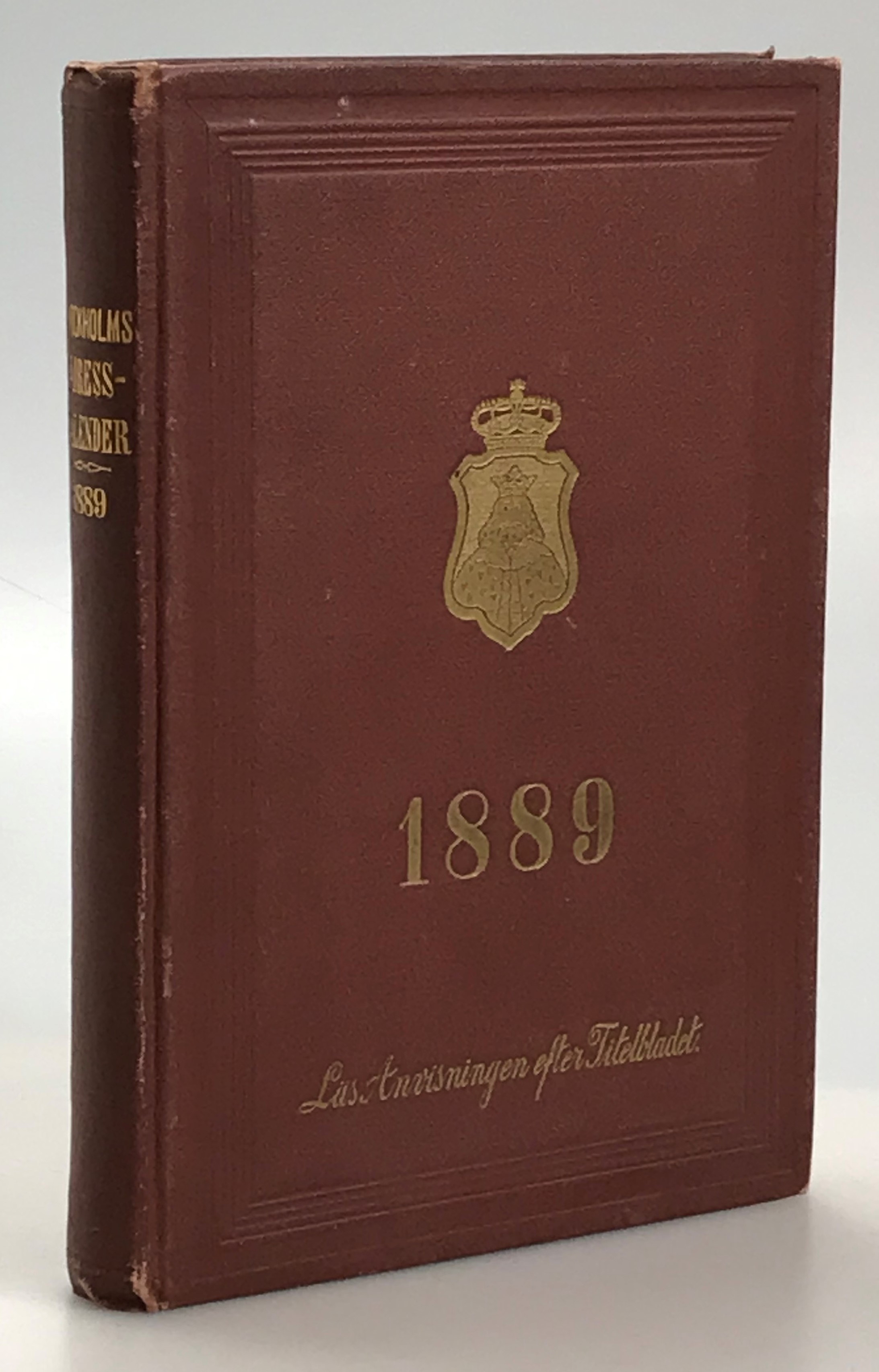 P.A. Huldbergs Adress-kalender för Stockholms stad, försedd med karta, församlingsvis indelad i 7 blad förutom öfversigtskarta, (särskildt aftryck för adress-kalenderns räkning från Brodin & Dahlmans karta öfver Stockholm), utgifven år 1889 af Seelig & C:o. Trettiofjerde årgången. Med planer öfver Kungliga Operan, Dramatiska, Svenska, Södra och Vasa Teatrarne samt Kungl. Musikaliska Akademiens konsertsal, Svea-salen. Lilla upplagan.