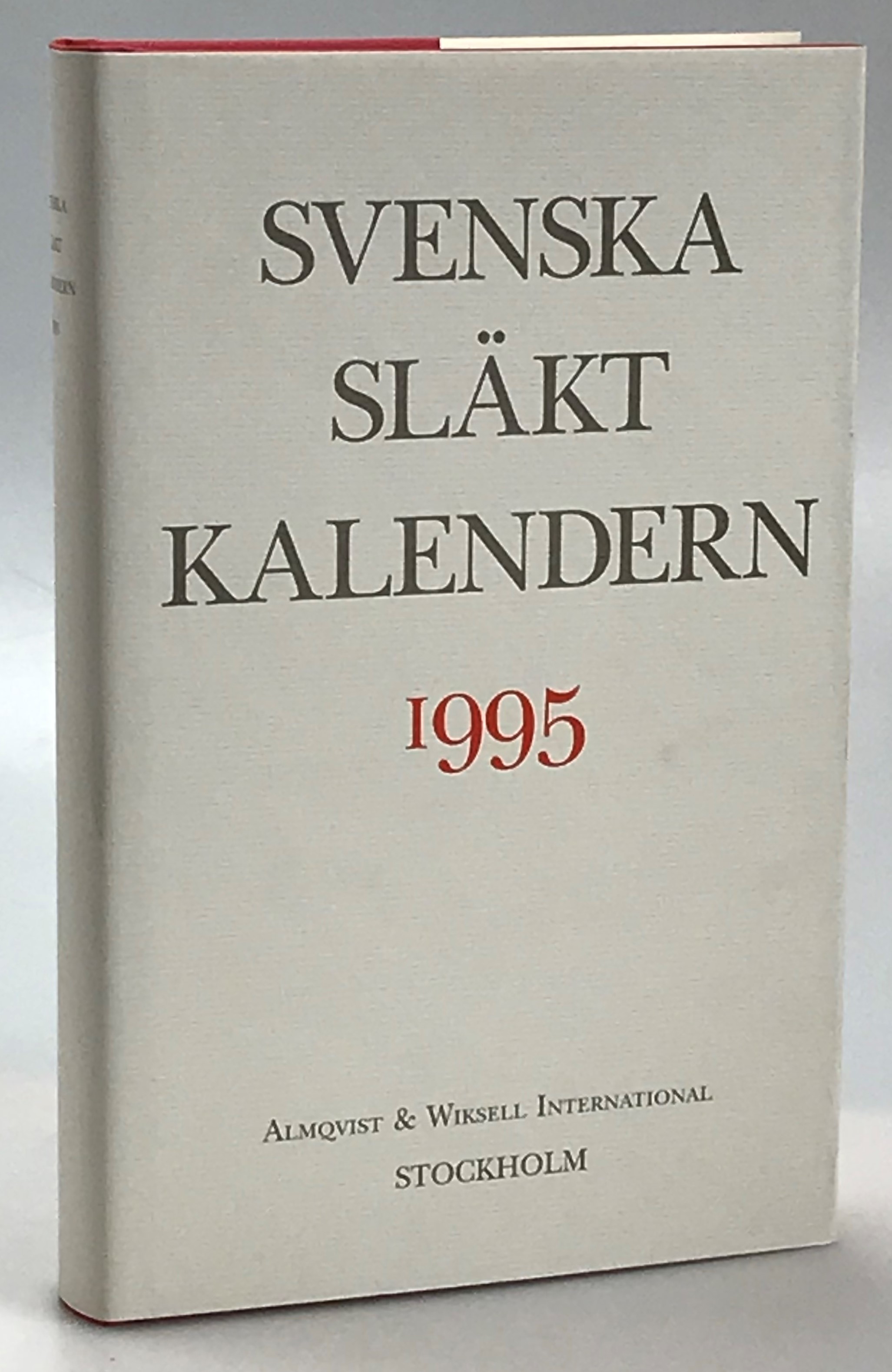 Svenska släktkalendern 1995. Utgiven av Ullagreta Carlsson, Leif Gidlöf, Pontus Möller, Wilhelm Odelberg. Tjugosjunde årgången (Ny följd). Innehåller även förteckning över ingifta (manliga och kvinnliga).