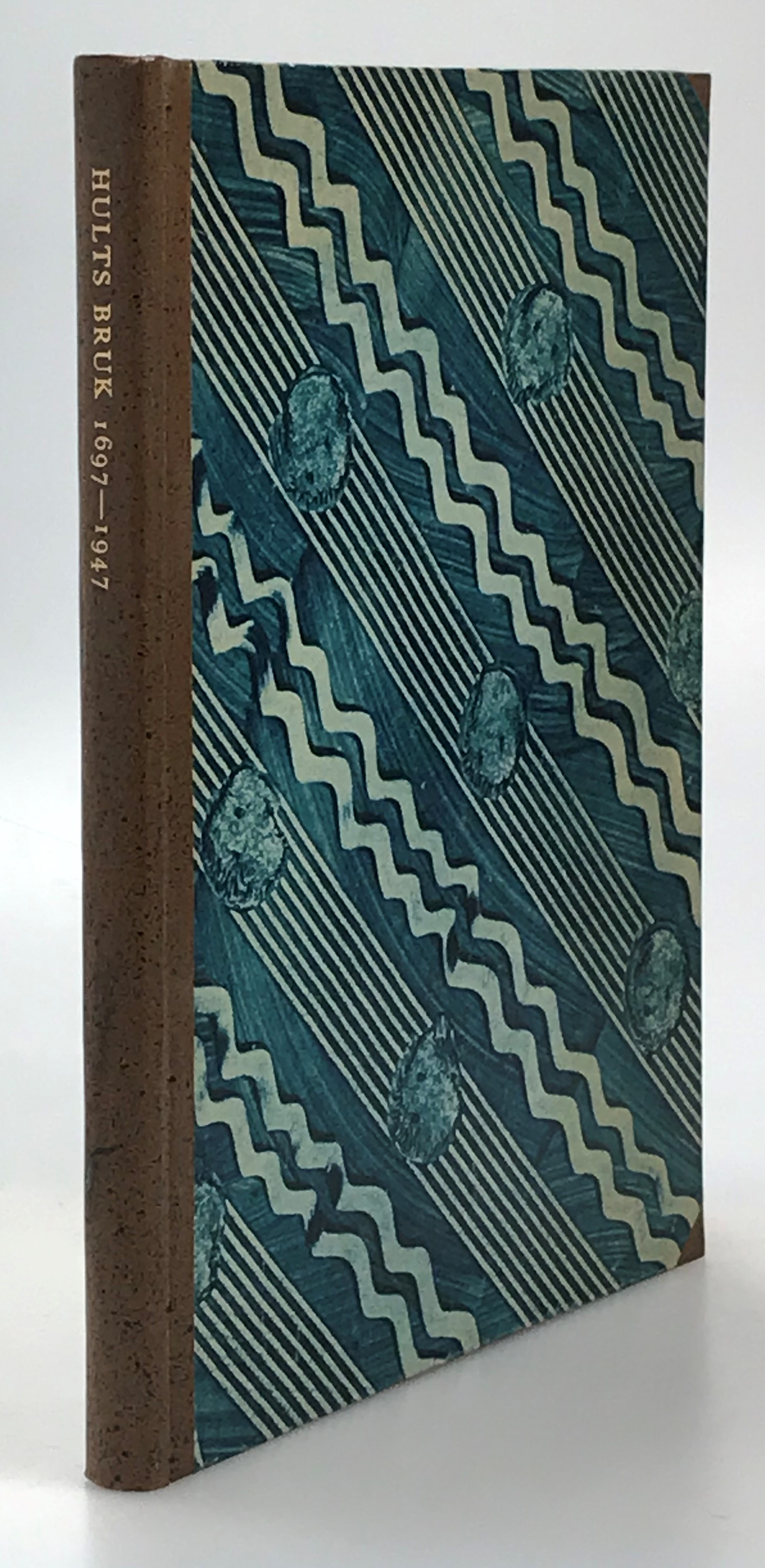 Hults bruks historia 1697-1947. På uppdrag av Holmens Bruks & Fabriks AB utarbetad av Karin Forsberg.