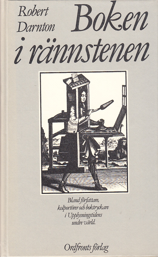 Boken i rännstenen. Bland författare, kolportörer och boktryckare i upplysningstidens undre värld. Översättning: Ulf Gyllenhak. [Utg. av] Ordfronts förlag.