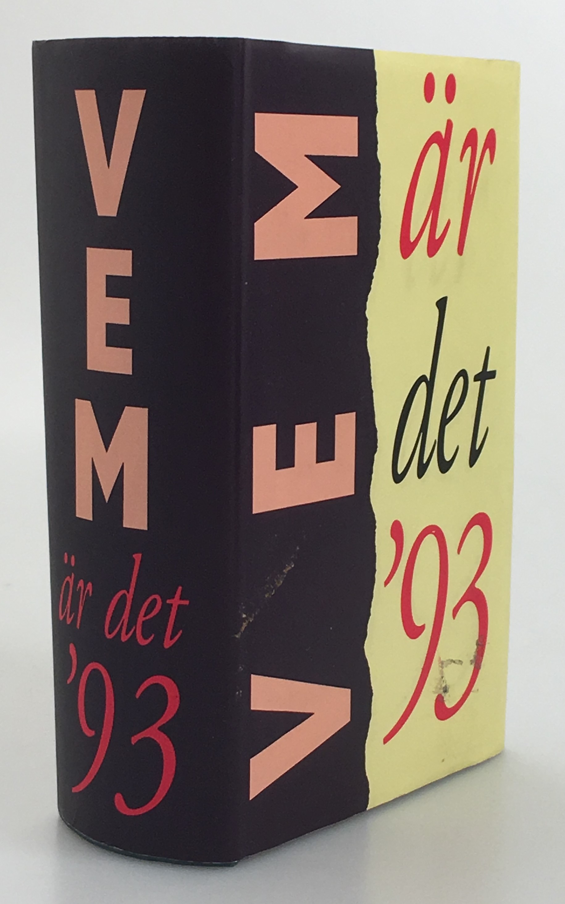 Vem är det. Svensk biografisk handbok 1993. Red. Hans Uddling & Katrin Paabo.