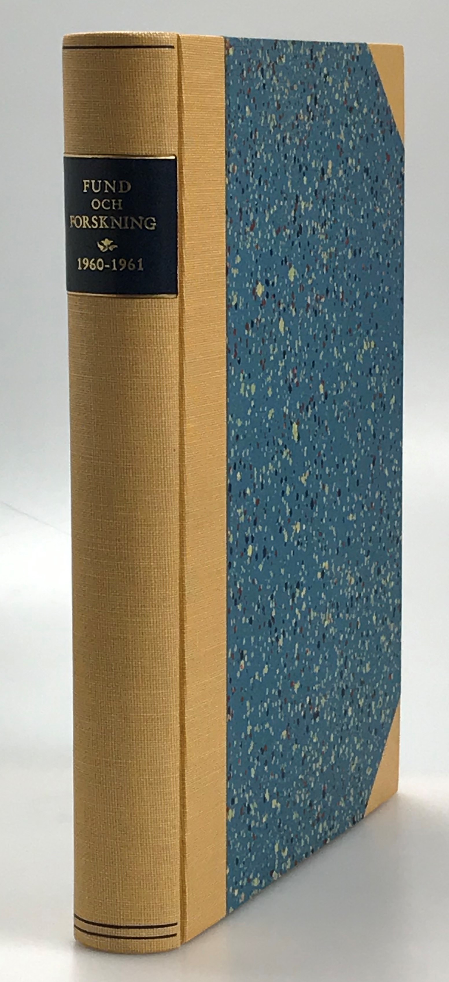 Fund og forskning i det kongelige biblioteks samlinger VII-VIII. 1960-1961. With summaries. Udgivet af det kongelige bibliotek.
