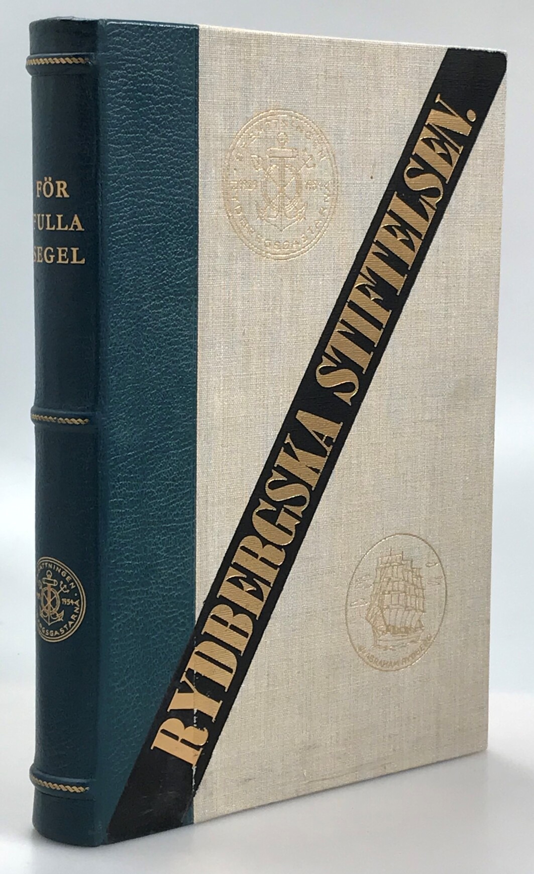 För fulla segel. En bok om Abraham Rydbergs stiftelses verksamhet sammanställd av Einar Moberg. [Utg. av] Biblioteksböcker.