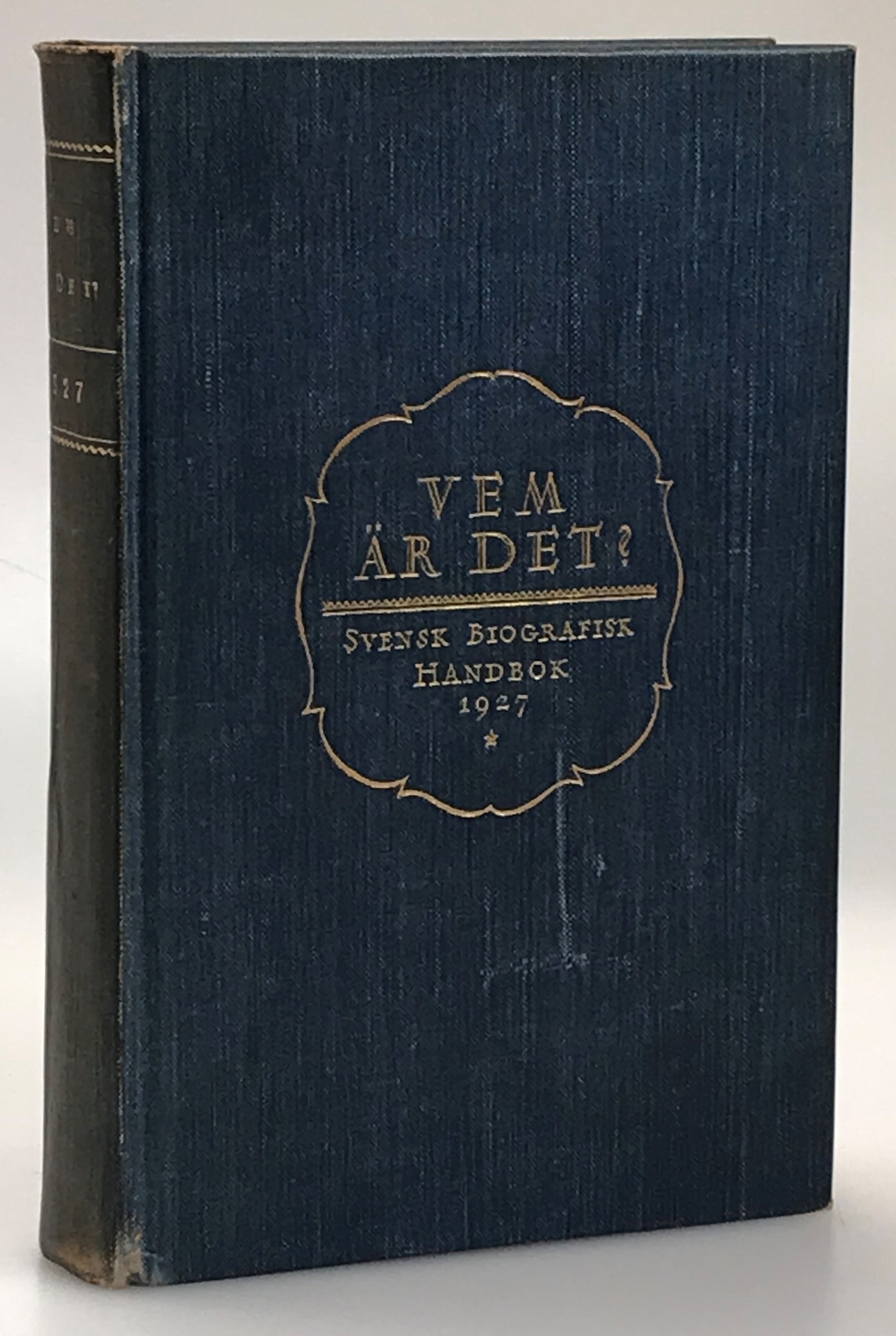 Vem är det? Svensk biografisk handbok 1927. Under redaktion av Göran Lindblad. [Utg. av] P.A. Norstedt & Söners förlag.