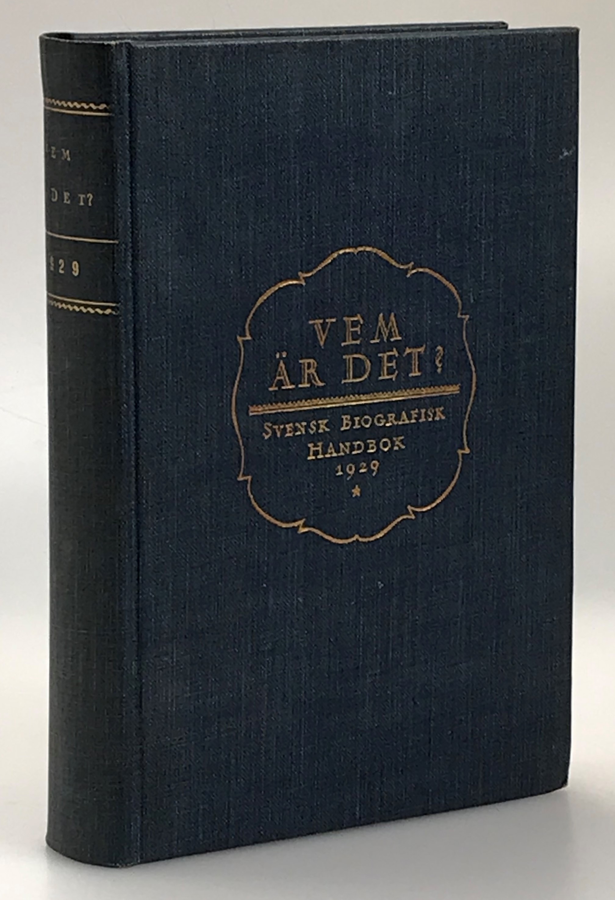 Vem är det? Svensk biografisk handbok 1929. Under redaktion av Göran Lindblad. [Utg. av] P.A. Norstedt & Söners förlag.