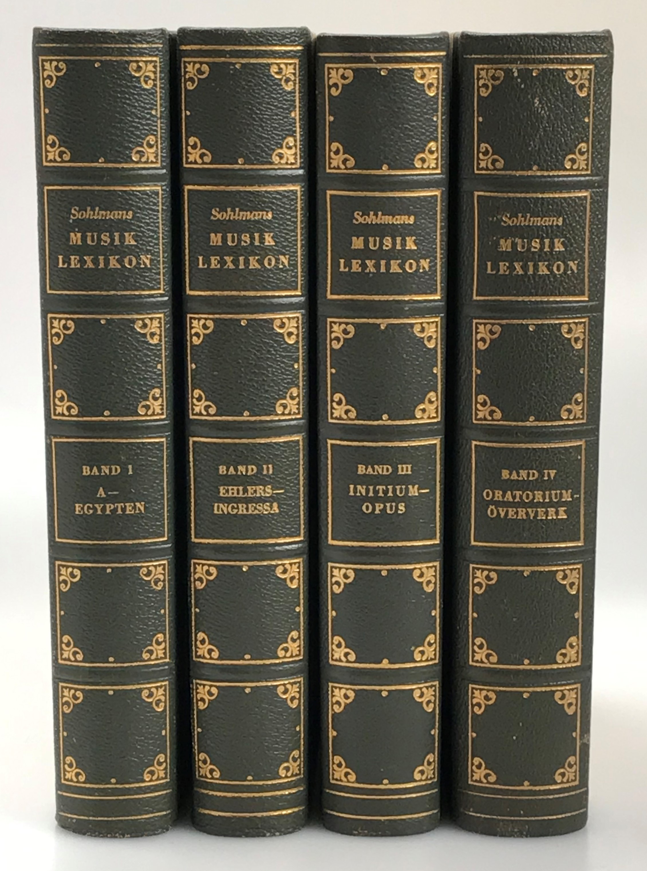 Sohlmans musiklexikon. Nordiskt och allmänt uppslagsverk för tonkonst, musikliv och dans. Första bandet. A - Egypten. [... Andra bandet. Ehlers - Ingressa; ... Tredje bandet. Initium - Opus; ... Fjärde bandet. Oratorium - Öververk].
