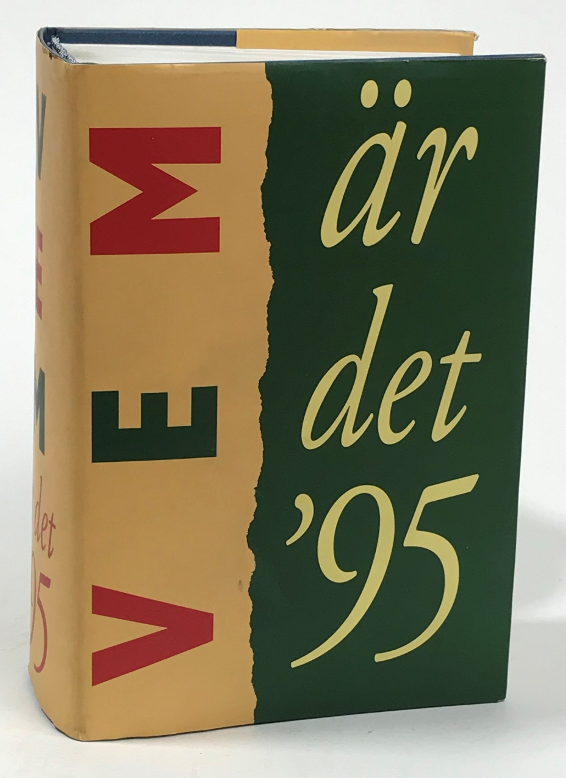 Vem är det. Svensk biografisk handbok 1995. Redaktion: Hans Uddling, Katrin Paabo. [Utg. av] Norstedts.