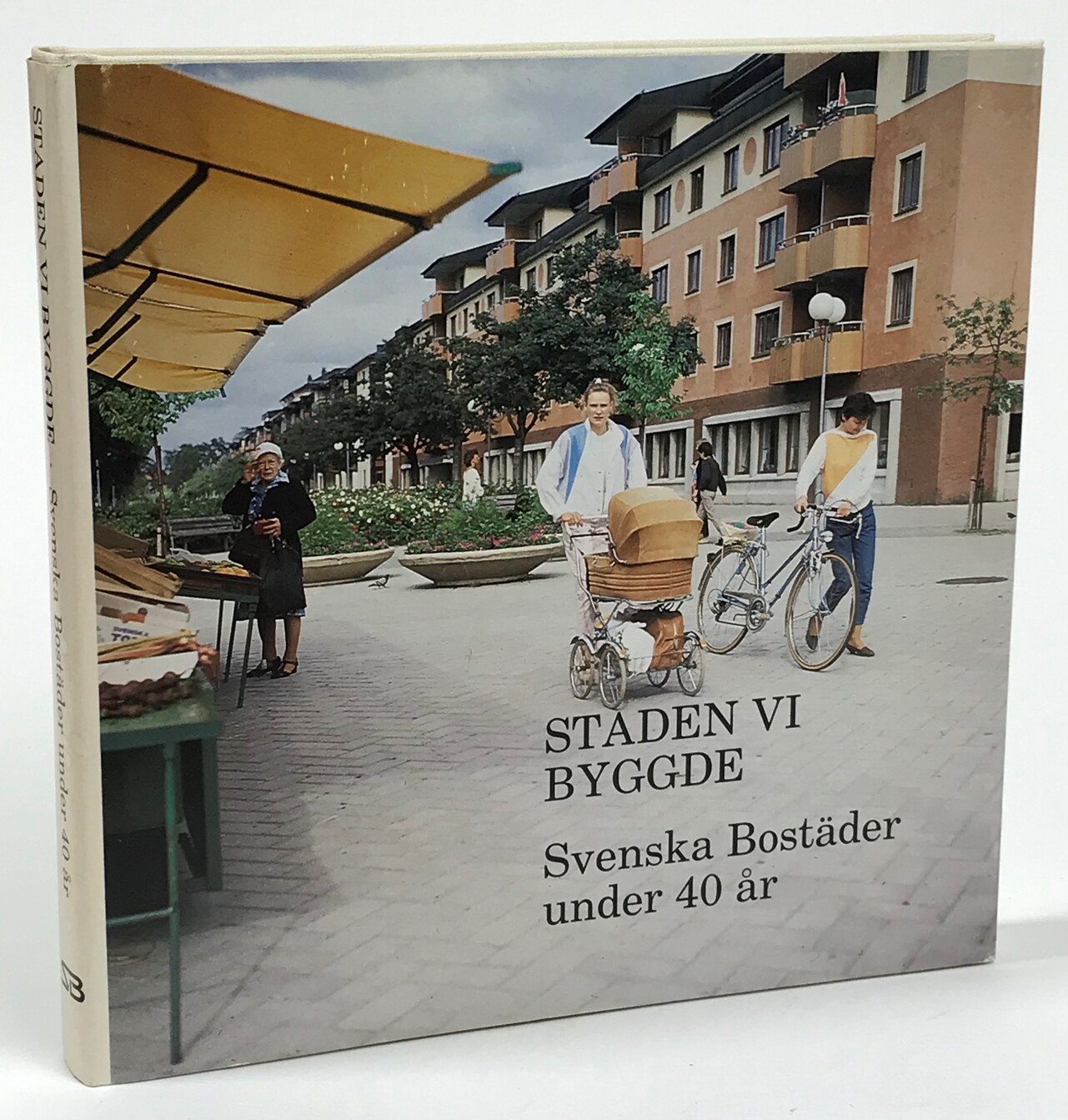 Staden vi byggde. Svenska bostäder under 40 år. [Utg. av] Svenska Bostäder.