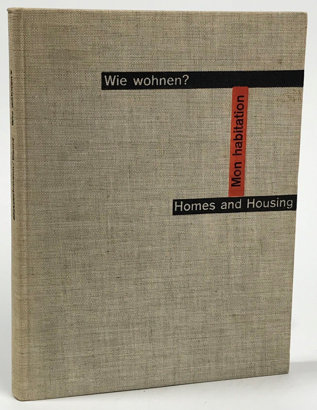 Wie wohnen? Homes and housing. Mon habitation. 600 Abbildungen / Illustrations and plans / Illustrations et plans.