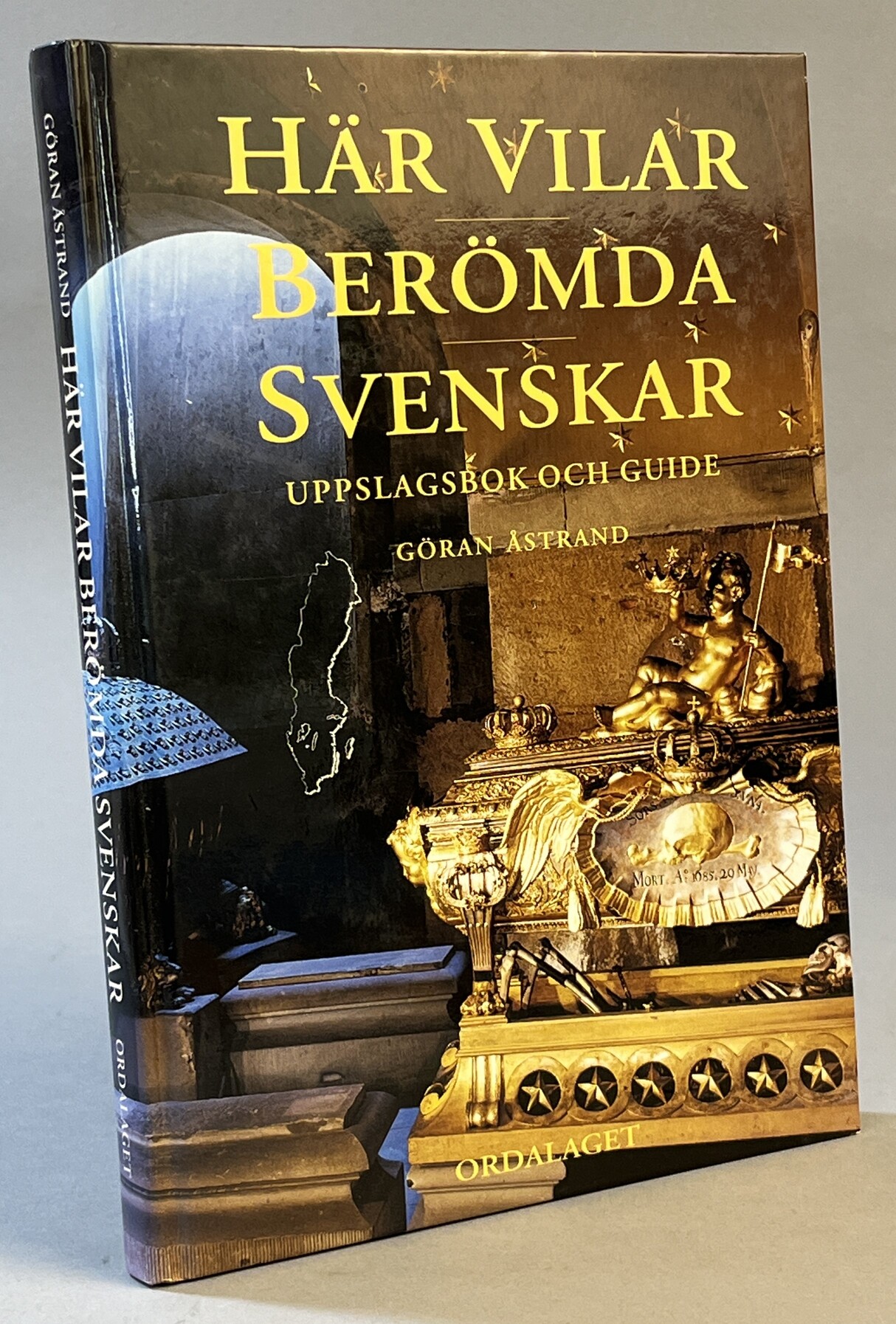Här vilar berömda svenskar. Uppslagsbok och guide. [Utg. av] Ordalaget Bokförlag.