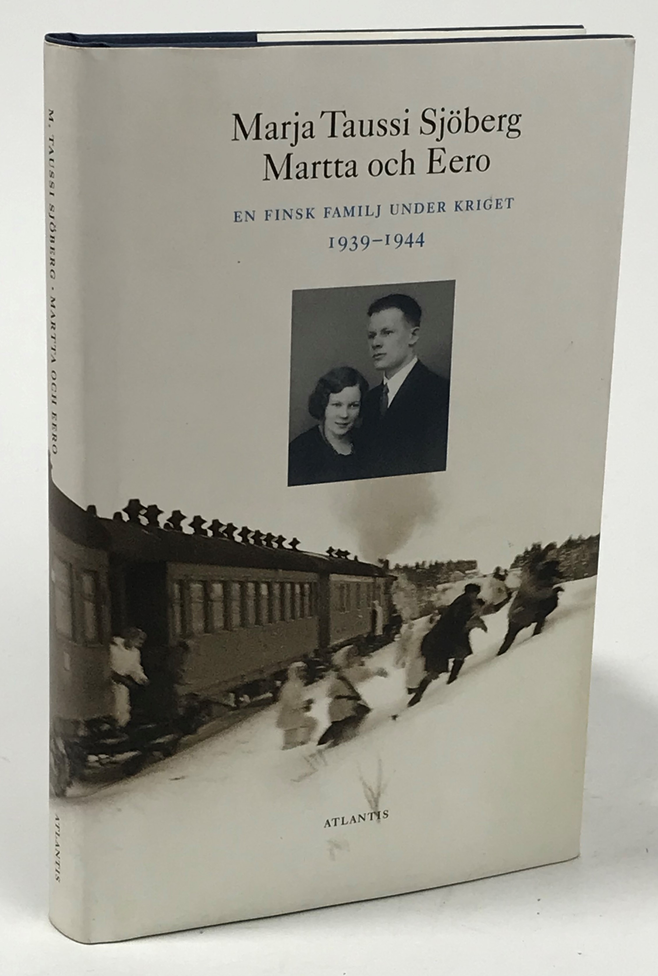 Martta och Eero. En finsk familj under kriget 1939-1944. [Utg. av] Atlantis.