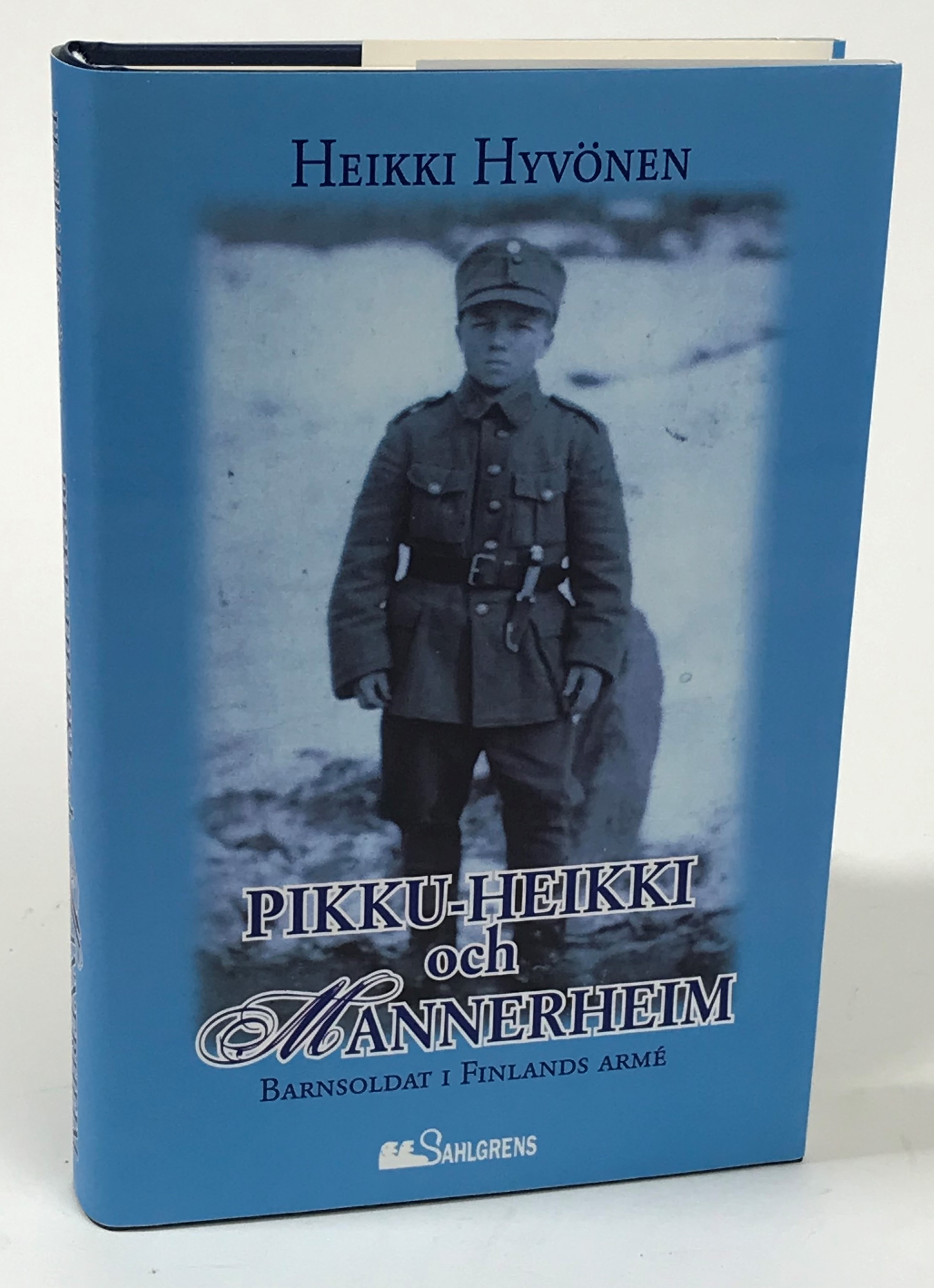 Pikku-Heikki och Mannerheim. Barnsoldat i Finlands armé. Översättning/bearbetning: Karl Sahlgren. [Utg. av] Sahlgrens förlag.