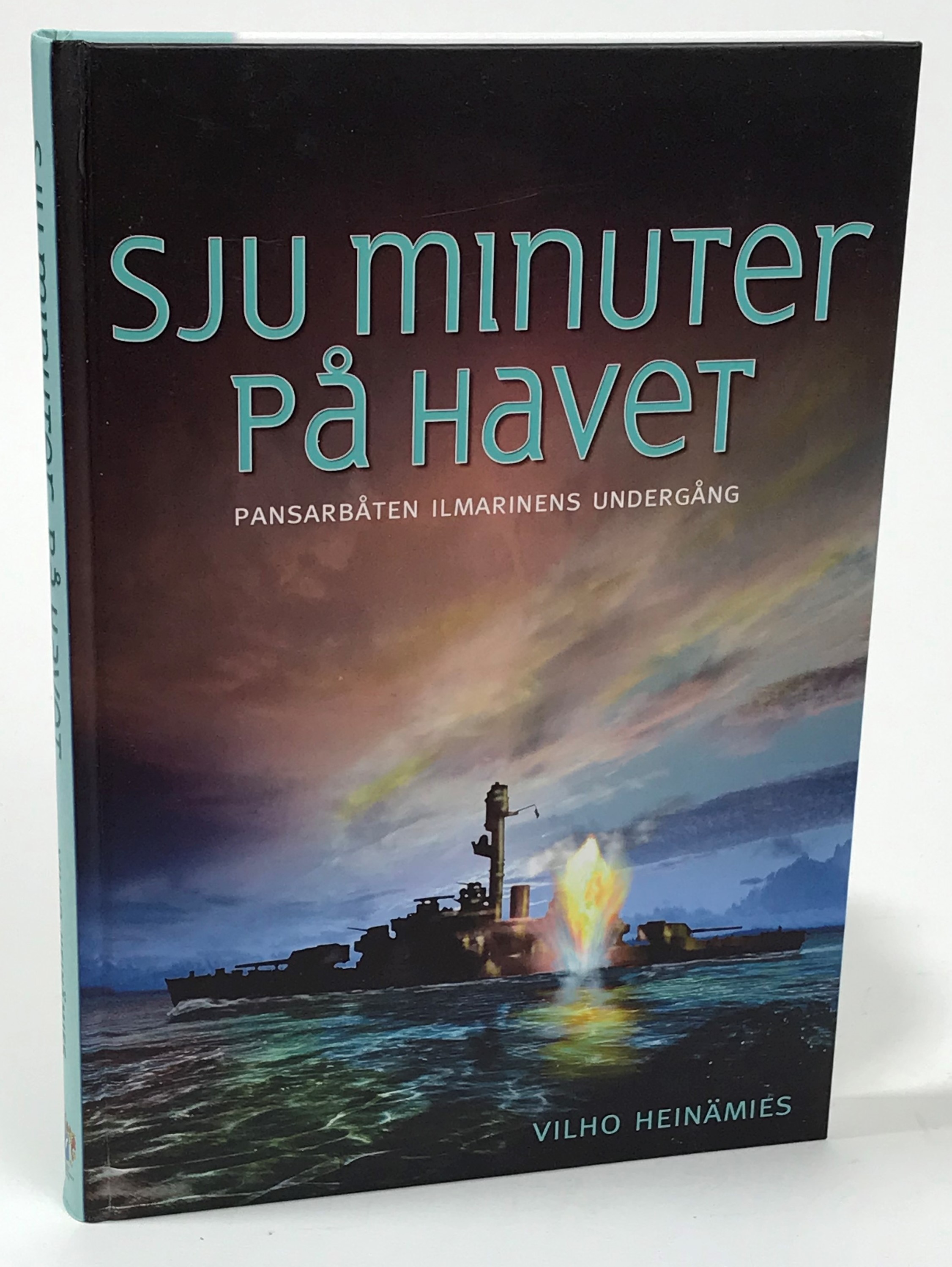 Sju minuter på havet. En skildring av pansarbåten Ilmarinens undergång. [Utg. av] Svenskt militärhistoriskt bibliotek.
