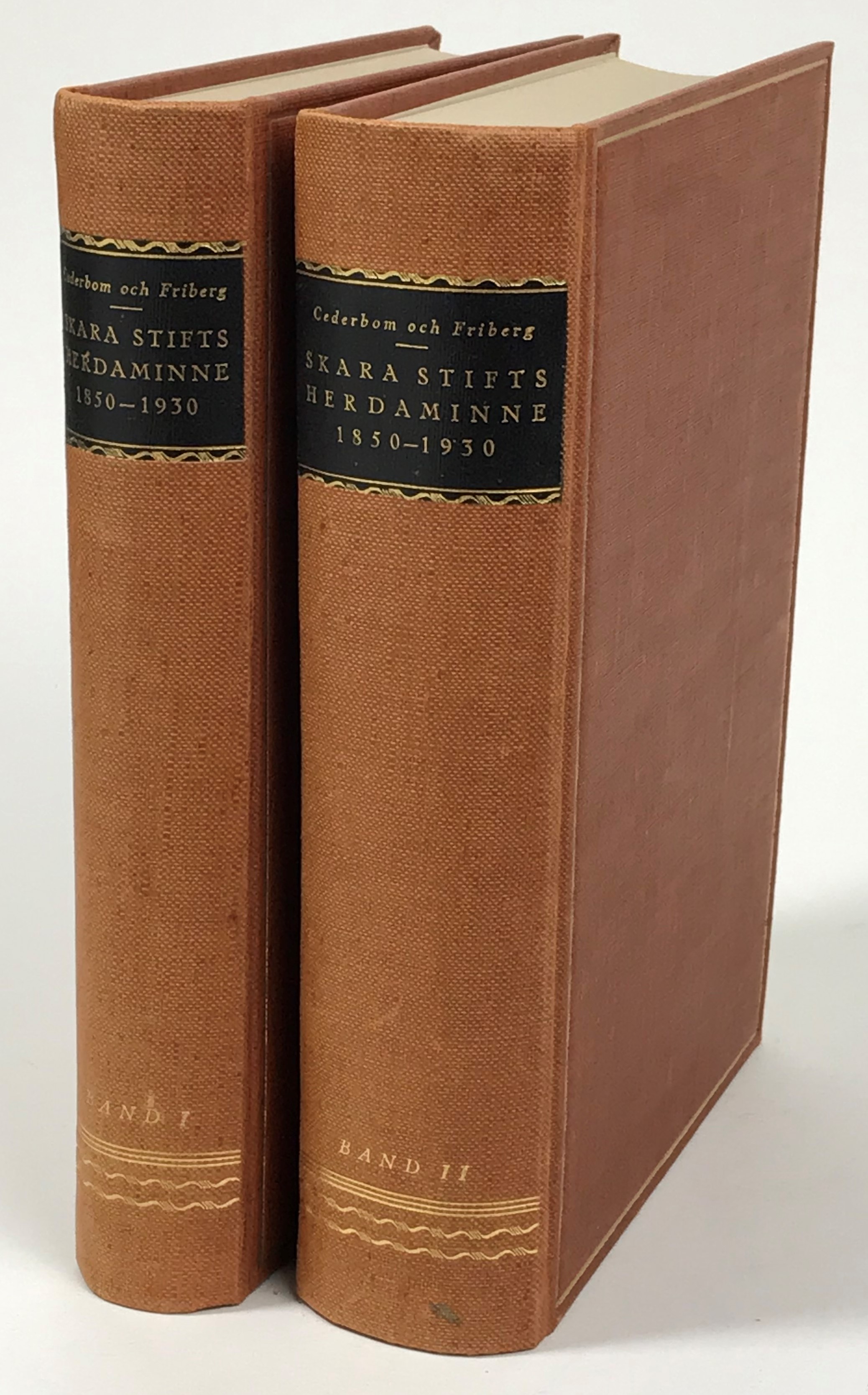 Skara stifts herdaminne 1850-1930, av L. A. Cederbom & C. O. Friberg. Fortsättning och komplettering av J. W. Warholms Skara stifts herdaminne, utgivet 1871-1873. Första bandet. [... Andra bandet].