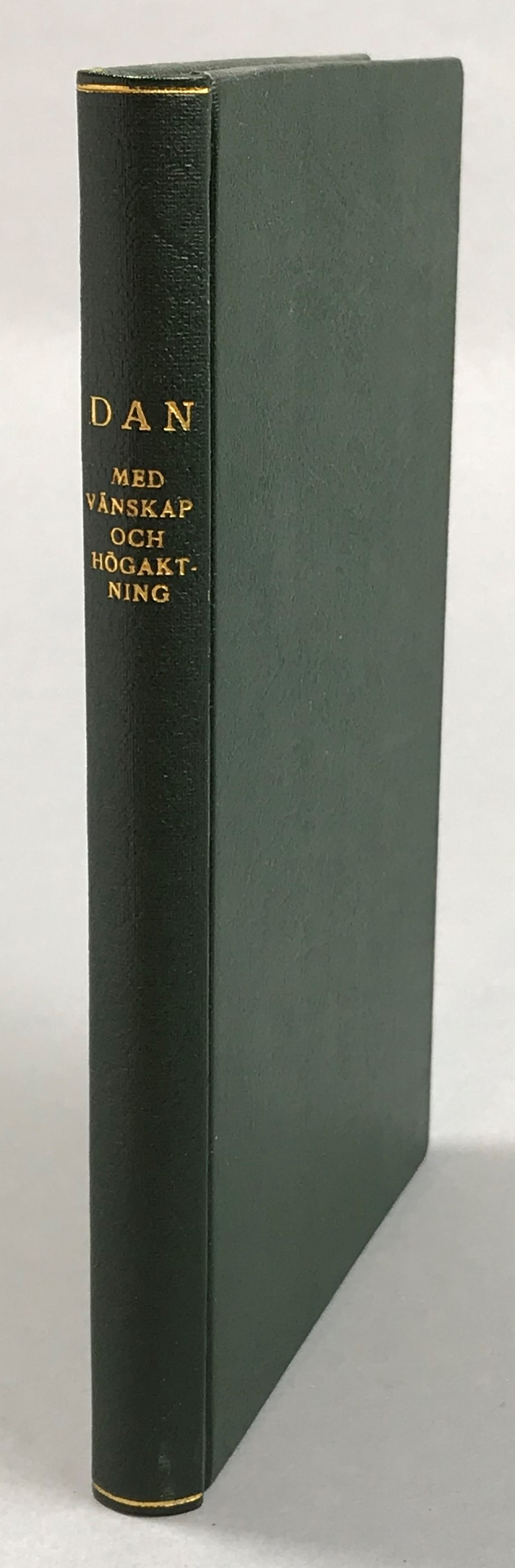 Med vänskap och högaktning från Dan. [Utg. av] Hugo Gebers förlag.