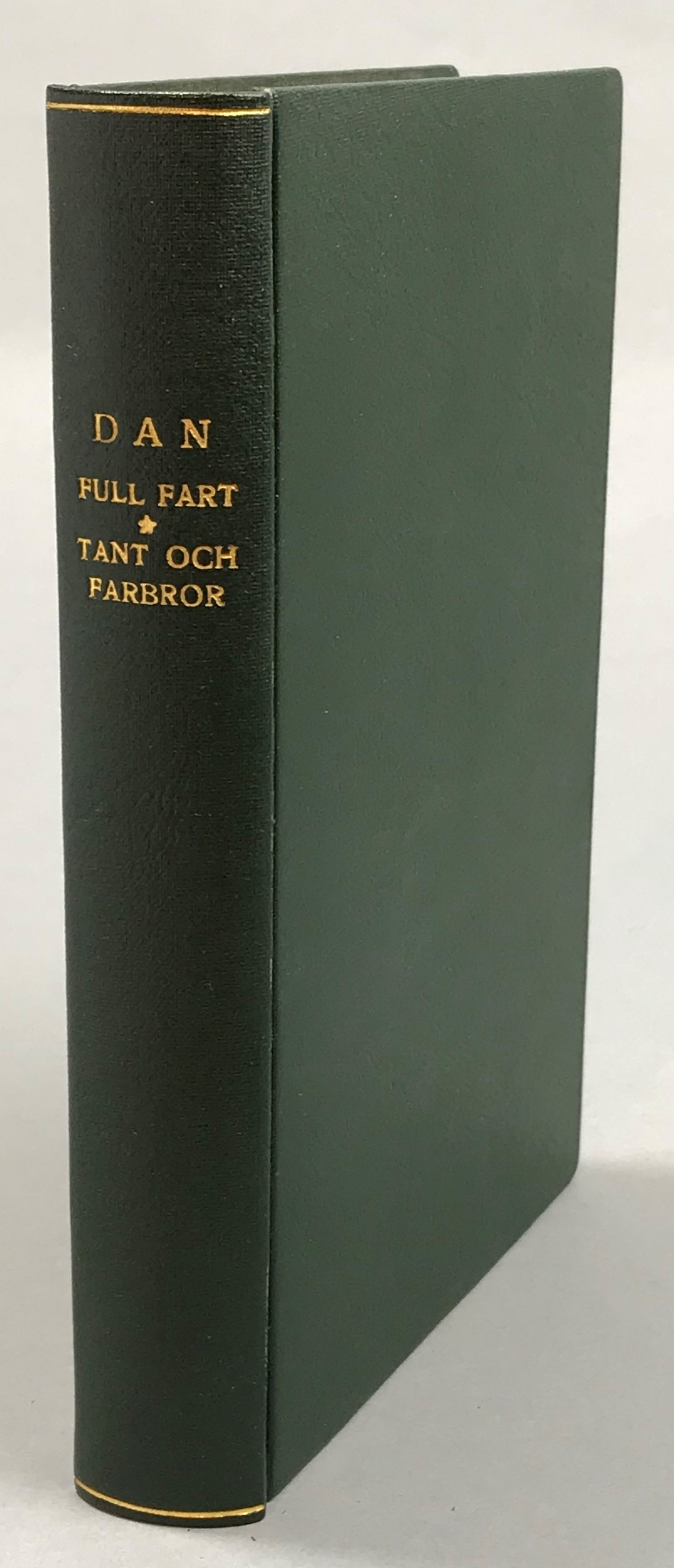 Full fart. En bok om en rekreationsresa. [Sammanbunden med:] Tant och farbror. [Utg. av] Åhlén & Åkerlunds Förlags A.-B.