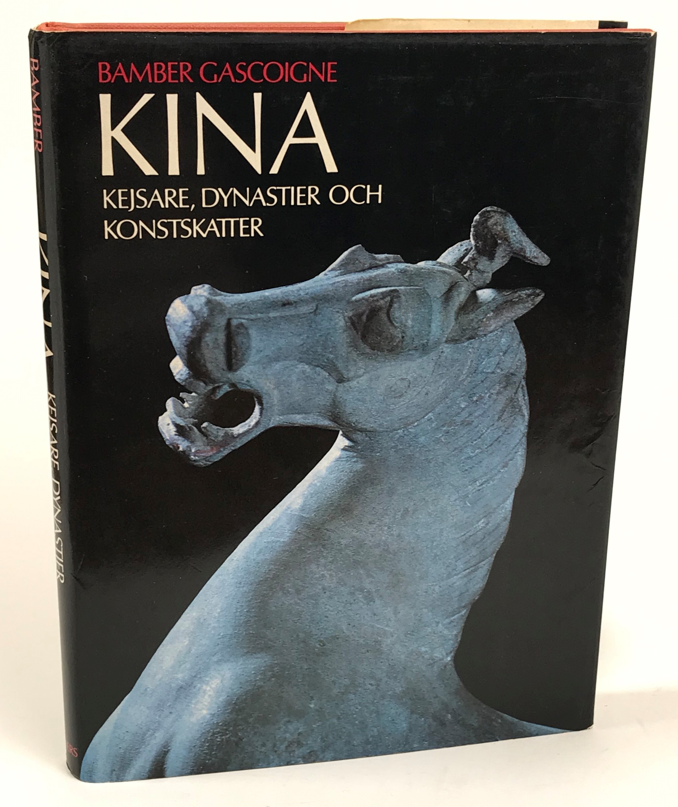 Kina. Kejsare, dynastier och konstskatter. Med fotografier tagna i Kina av Christina Gascoigne och Derrick Witty. [Översättning: Margareta Eklöf. Fackgranskning av översättningen: Bo Gyllensvärd].
