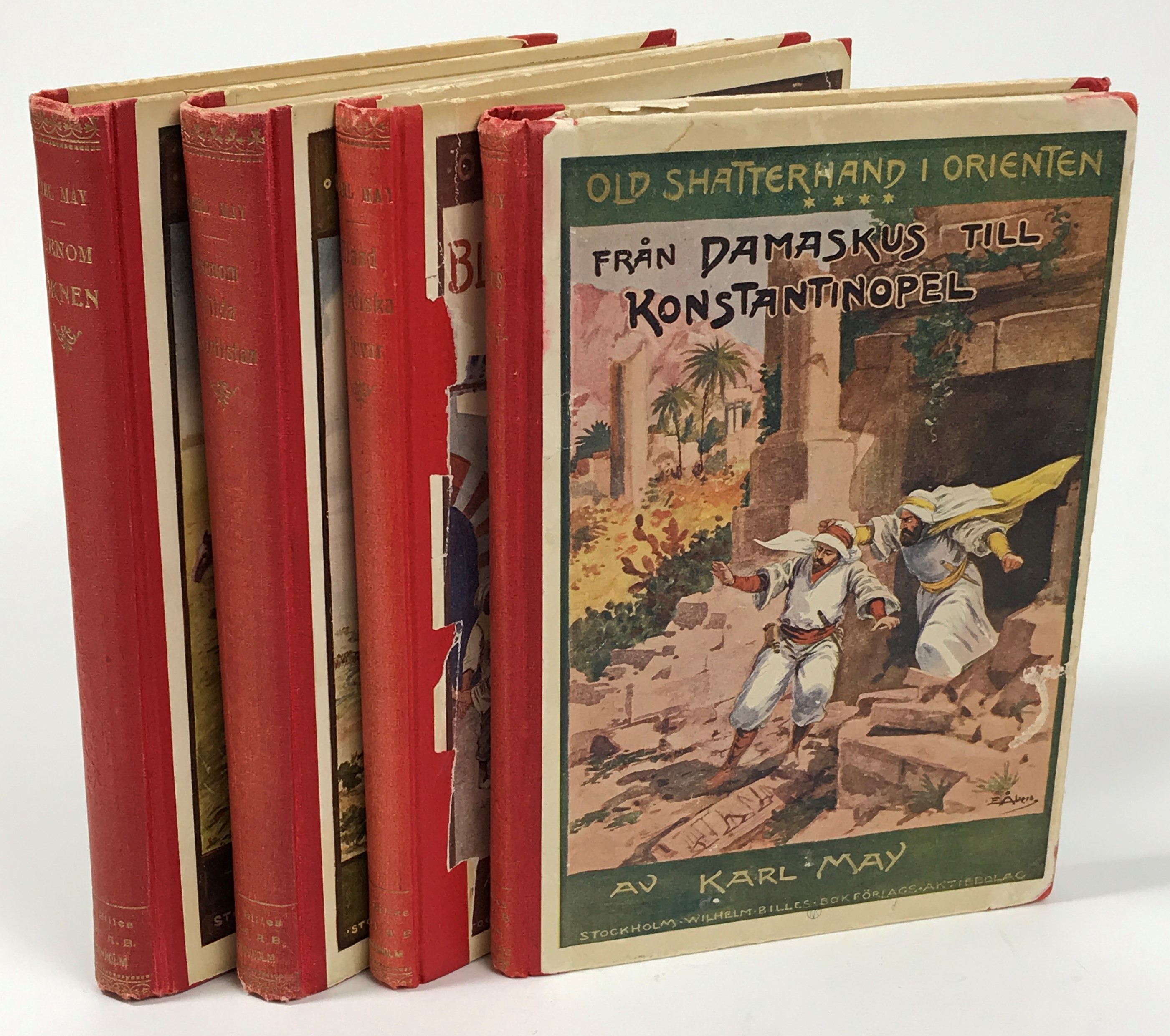 Old Shatterhand i Orienten. I. Genom öknen. Med 12 illustrationer. [... II. Genom vilda Kurdistan. Med 12 illustrationer; ... III. Med 4 illustrationer; ... IV. Bland kurdiska tjuvar. Med 4 illustrationer]. Översättning från tyskan av Anna Frunck. [Utg. av] Wilhelm Billes bokförlags aktiebolag.