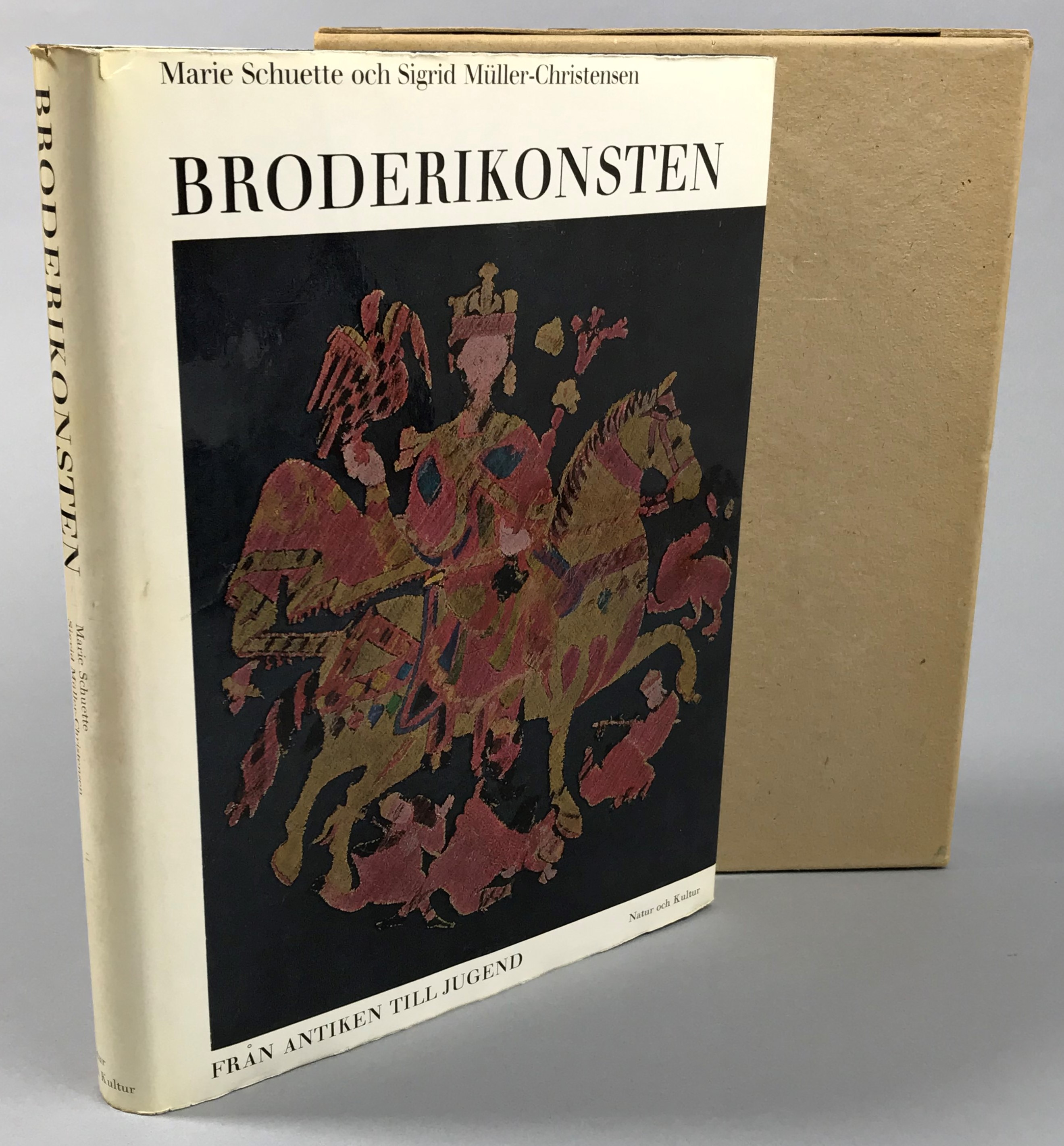 Broderikonsten från antiken till jugend. [Till svenska av Henry Blid]. [Utg. av] Bokförlaget Natur och Kultur.